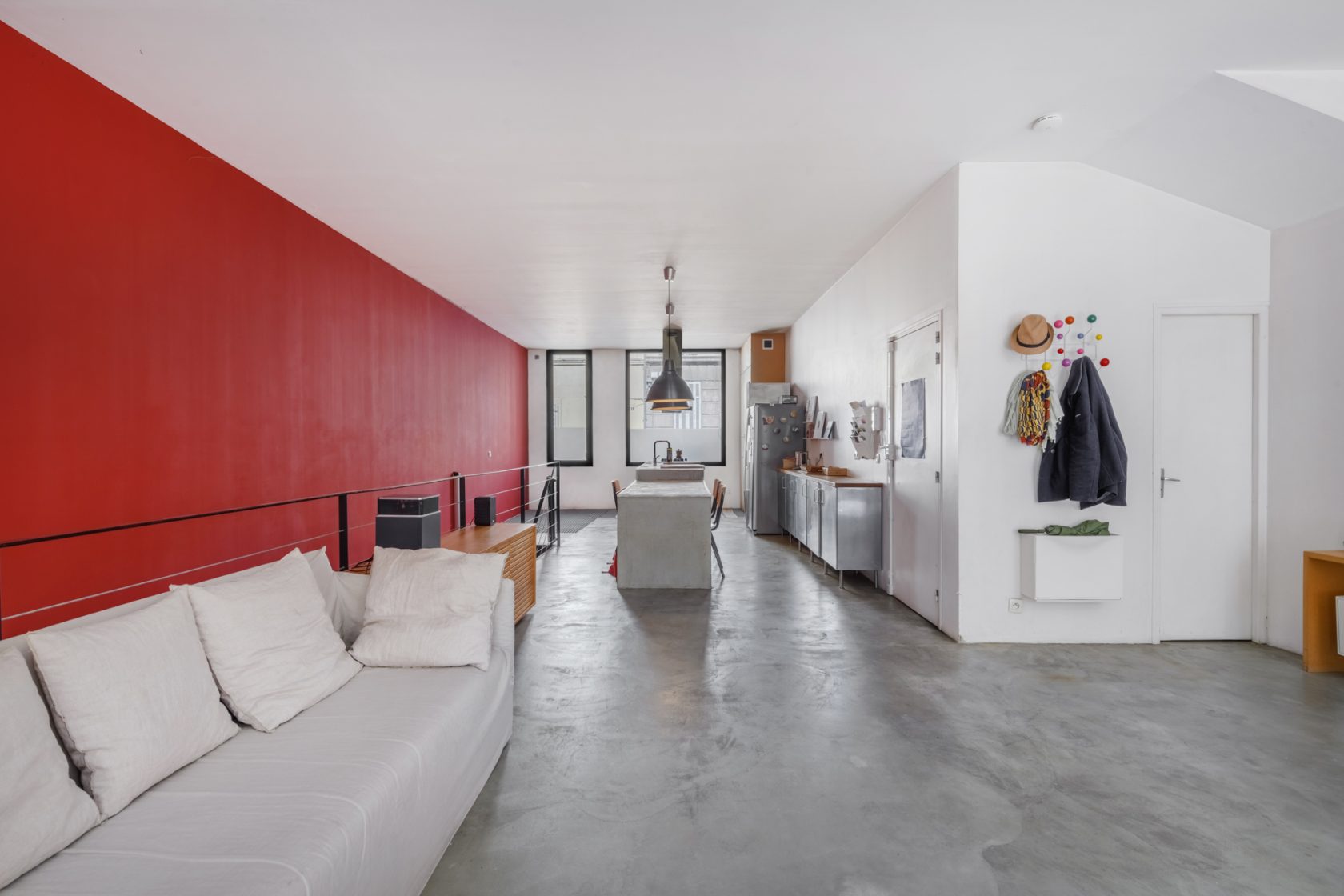 Unsuspected duplex loft with courtyard
