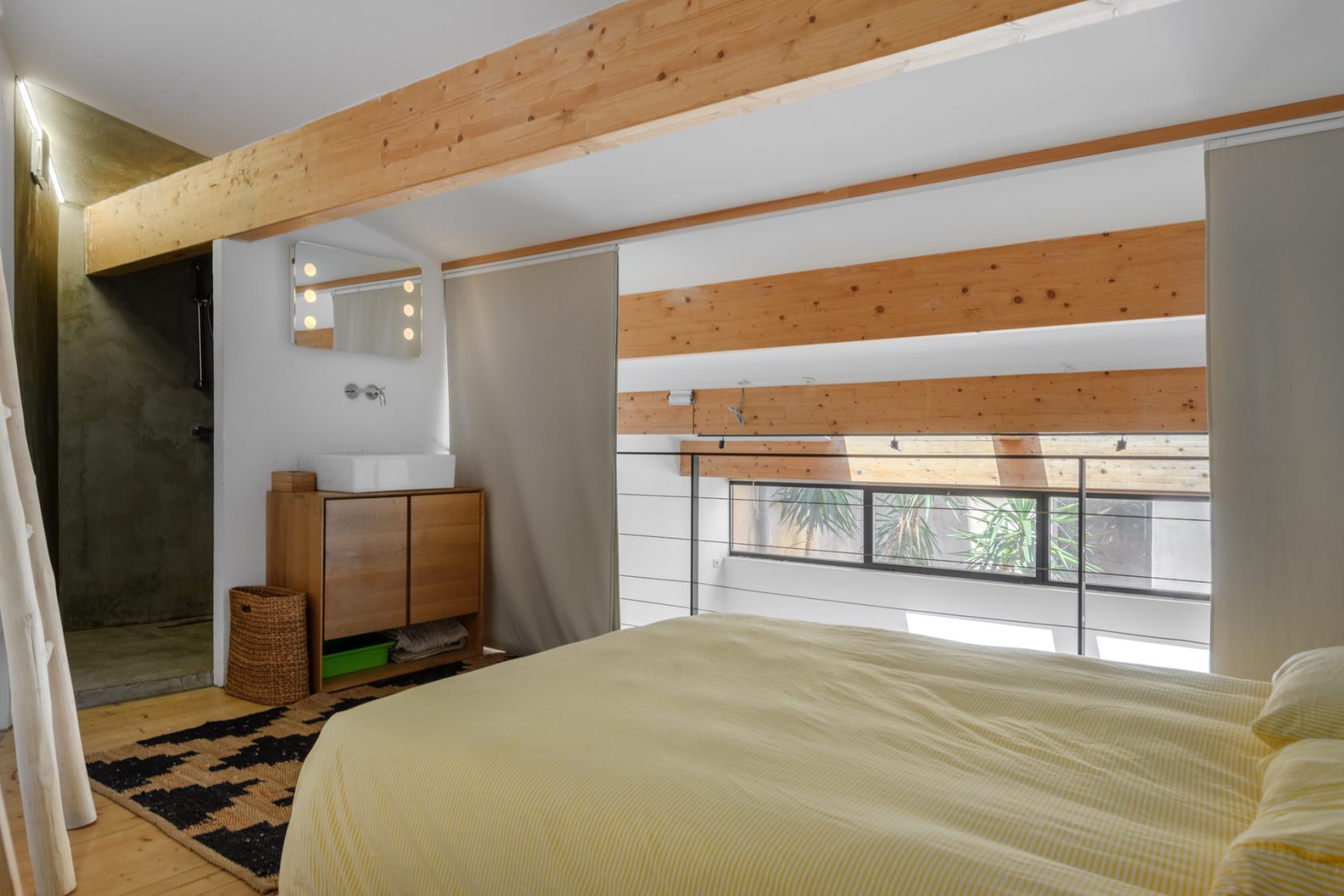 Unsuspected duplex loft with courtyard