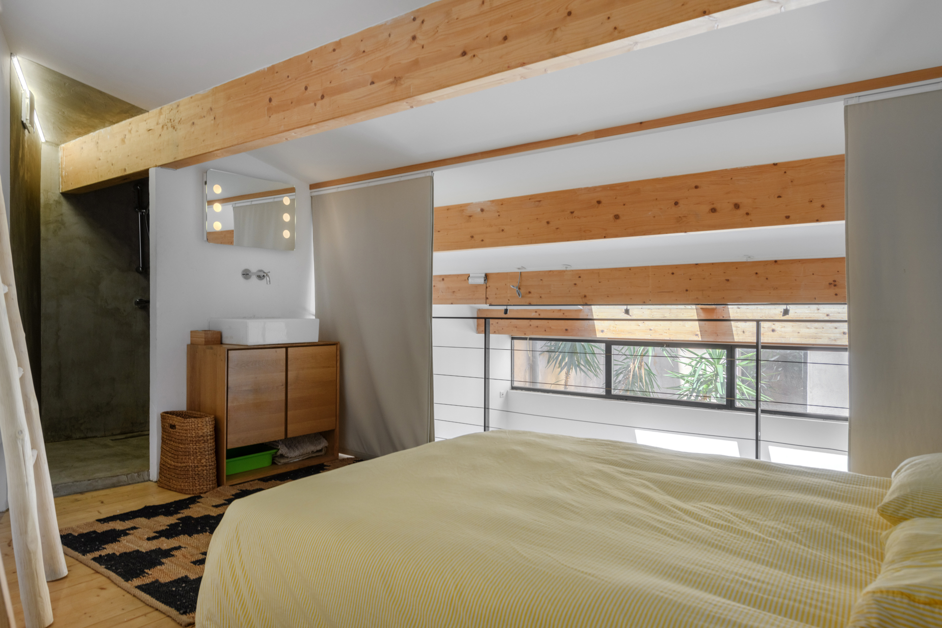 Loft en duplex avec cour