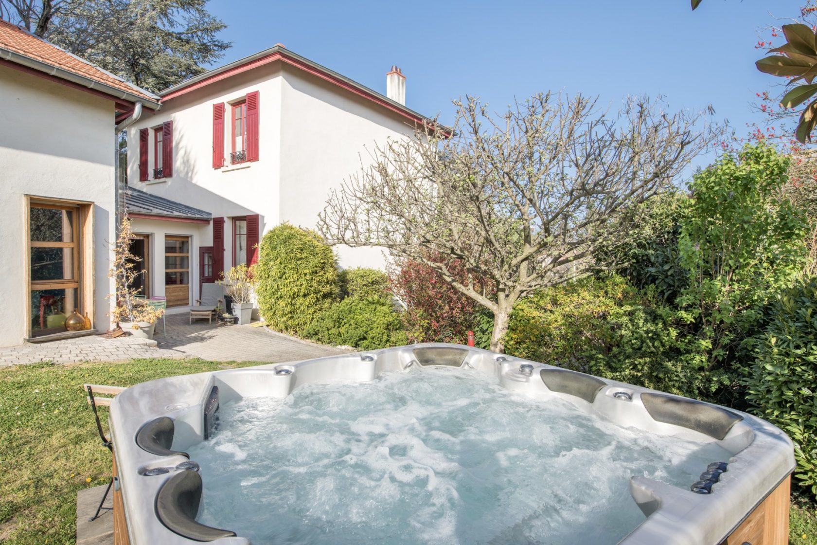 Maison ancienne rénovée au centre de Champagne au Mont d’Or
