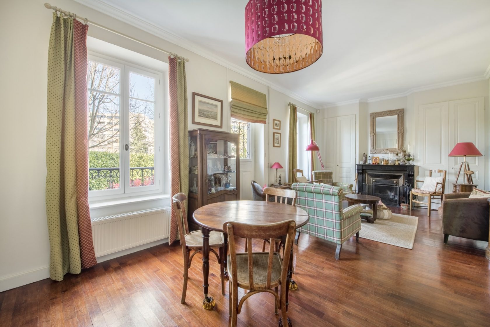 Maison ancienne rénovée au centre de Champagne au Mont d’Or
