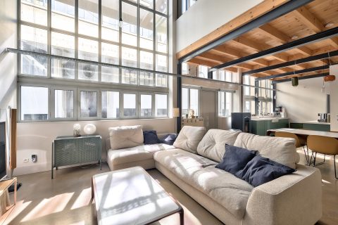 Loft contemporain dans une ancienne usine sur les quais de Saône