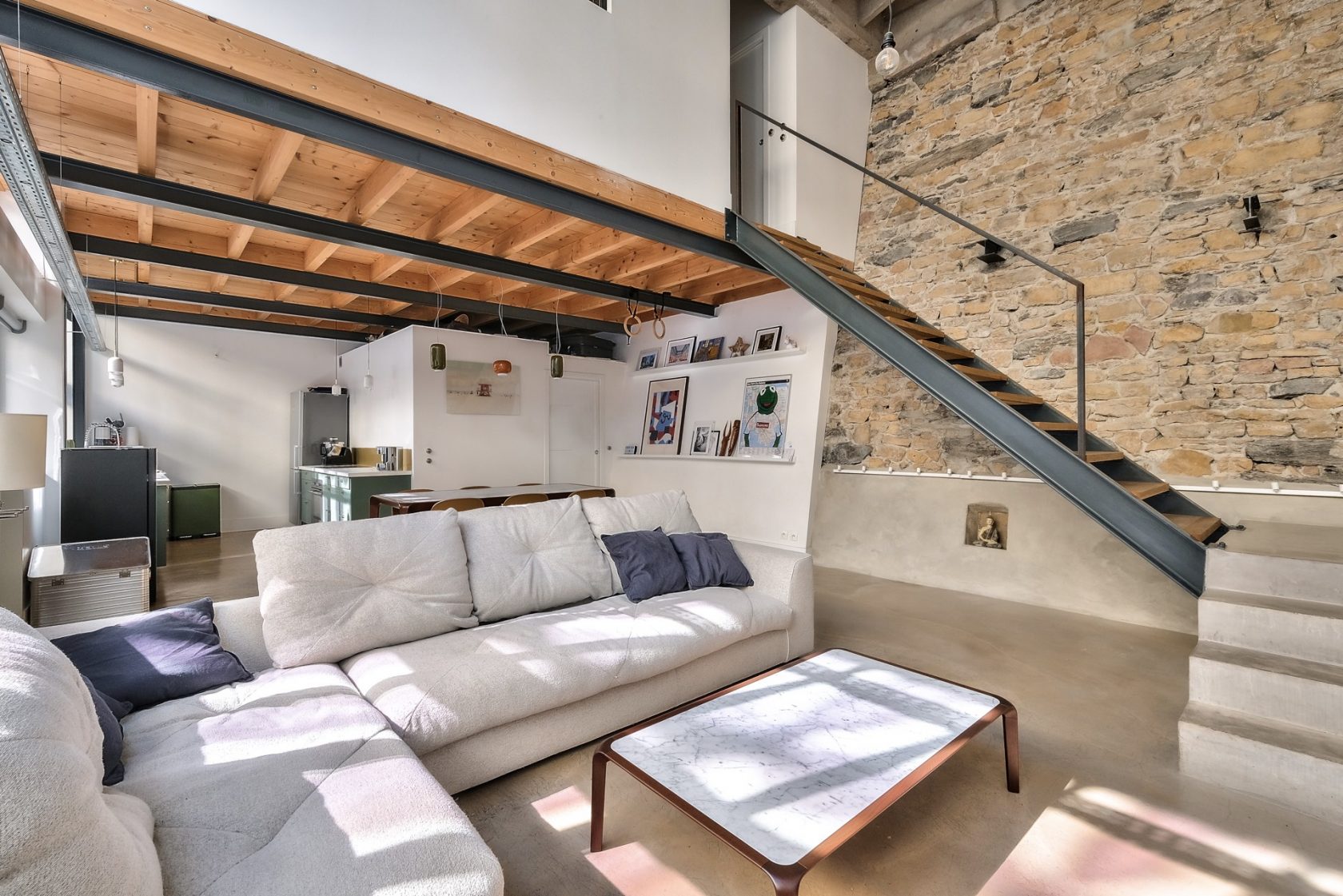 Loft contemporain dans une ancienne usine sur les quais de Saône
