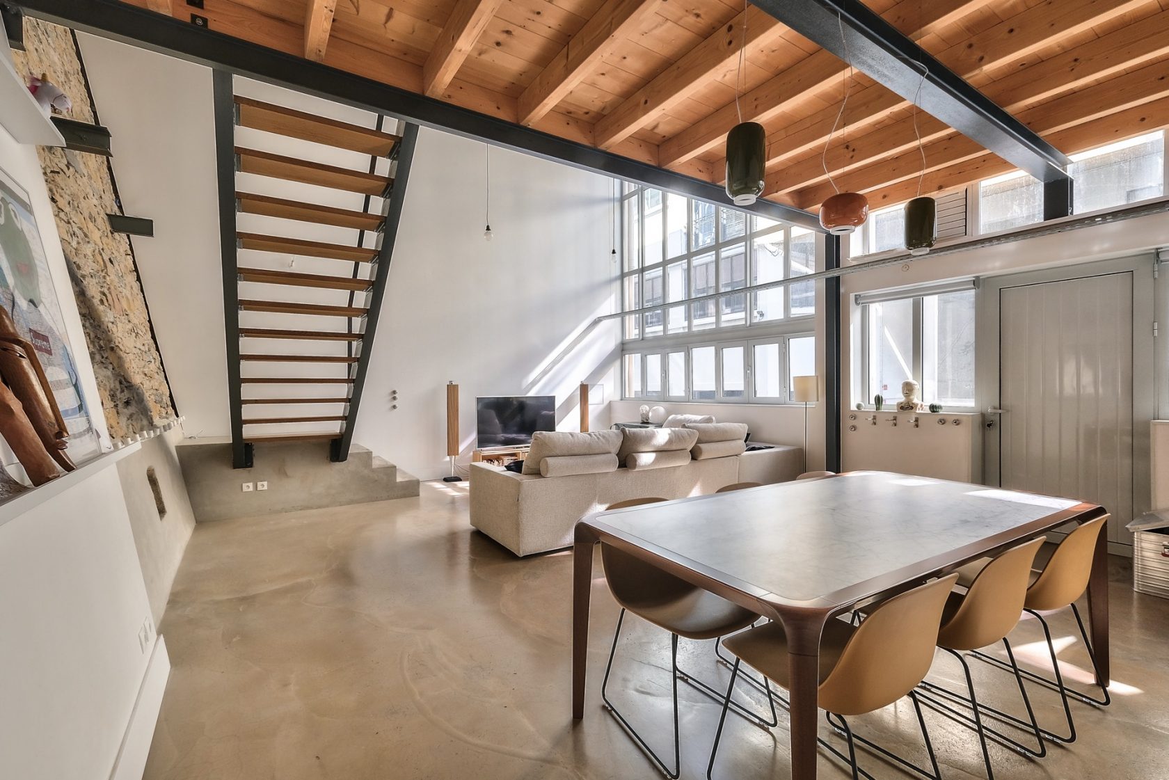 Loft contemporain dans une ancienne usine sur les quais de Saône