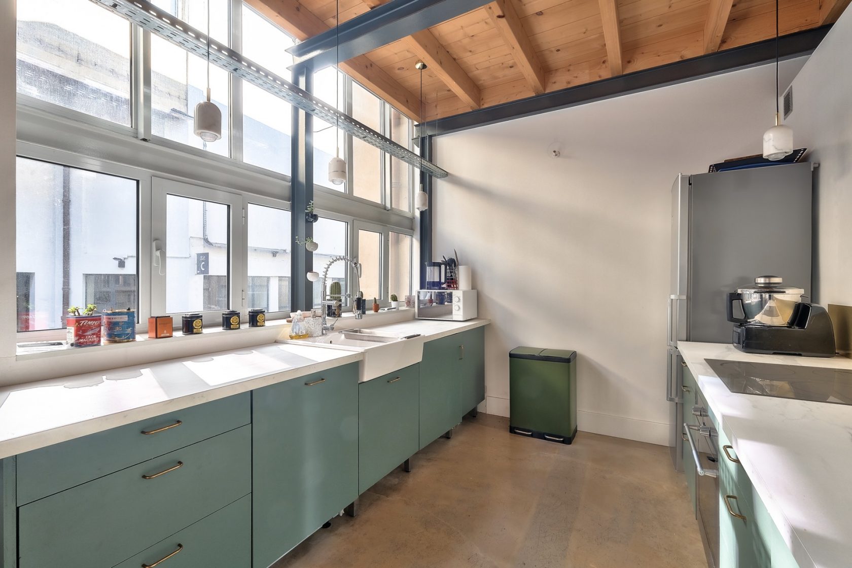 Loft contemporain dans une ancienne usine sur les quais de Saône