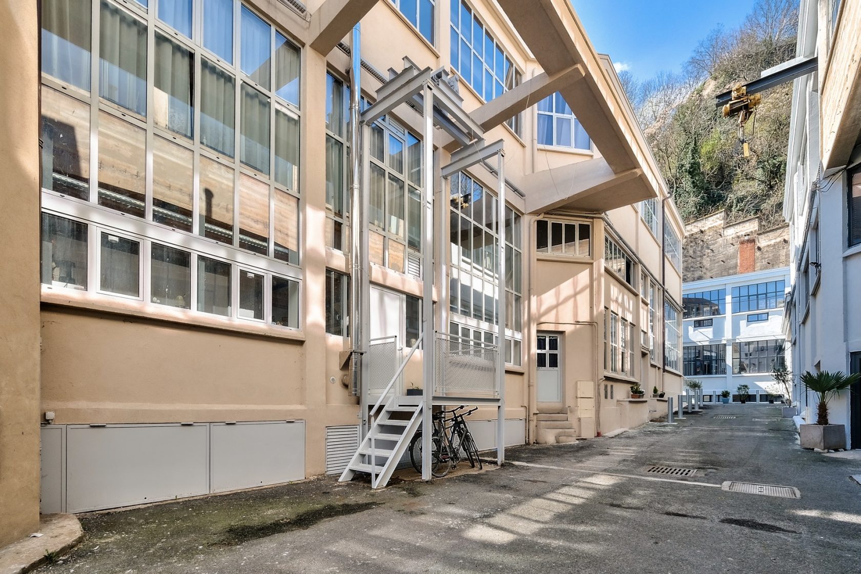 Loft contemporain dans une ancienne usine sur les quais de Saône