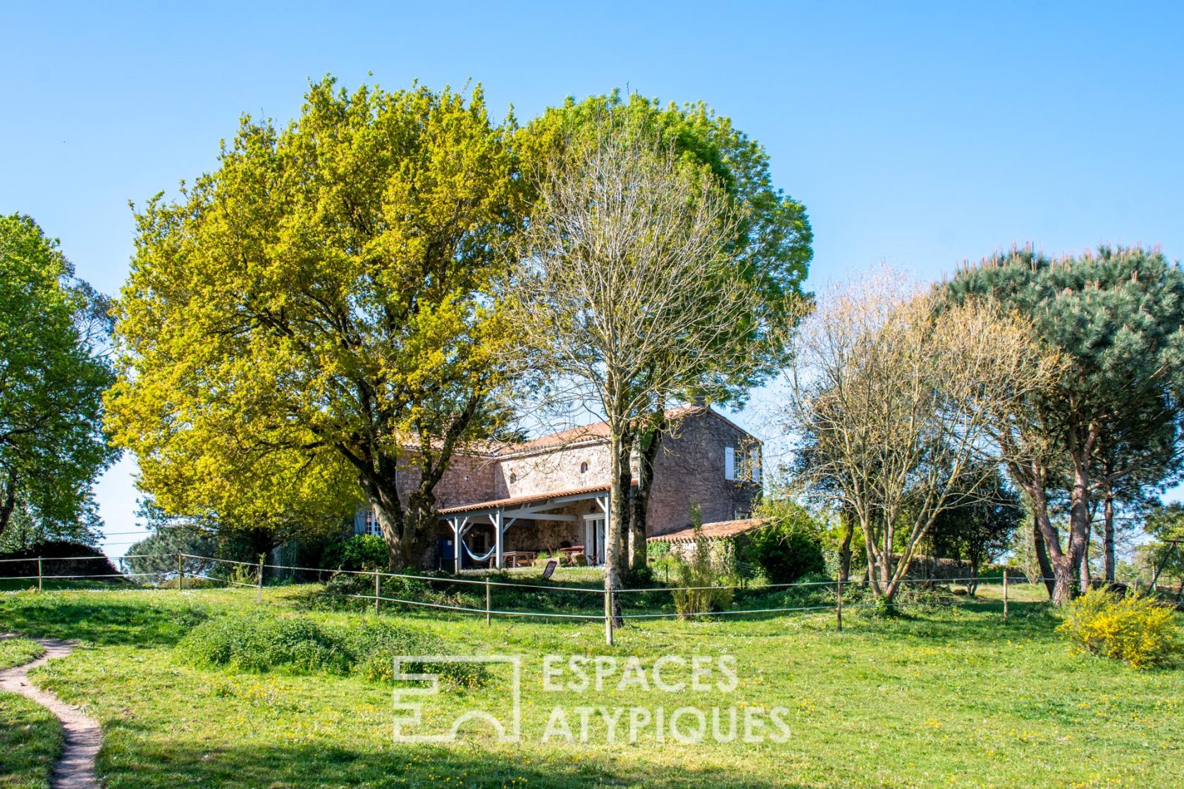 Maison de maître dans un cadre grandeur nature