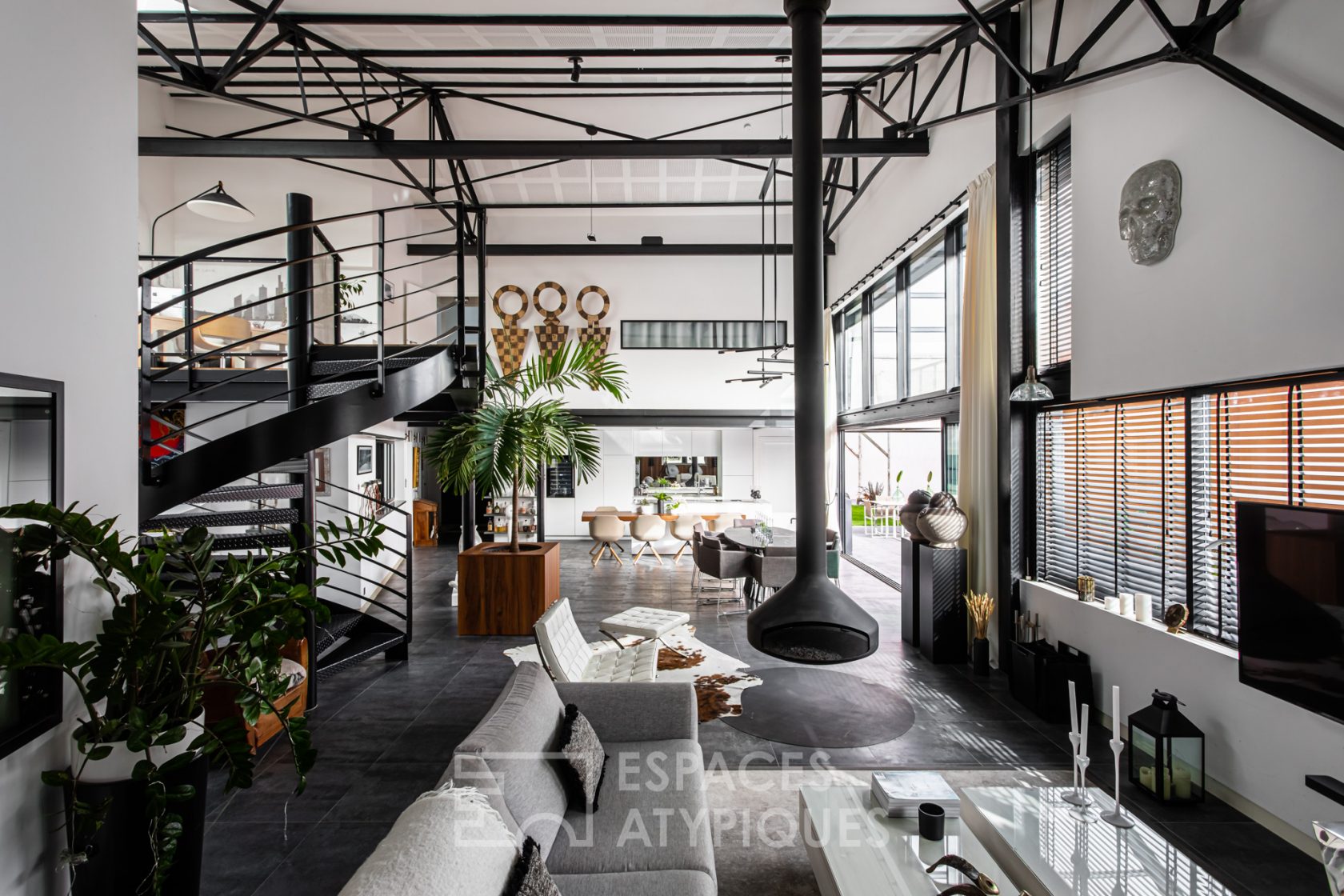 Loft aux volumes hors normes et son annexe