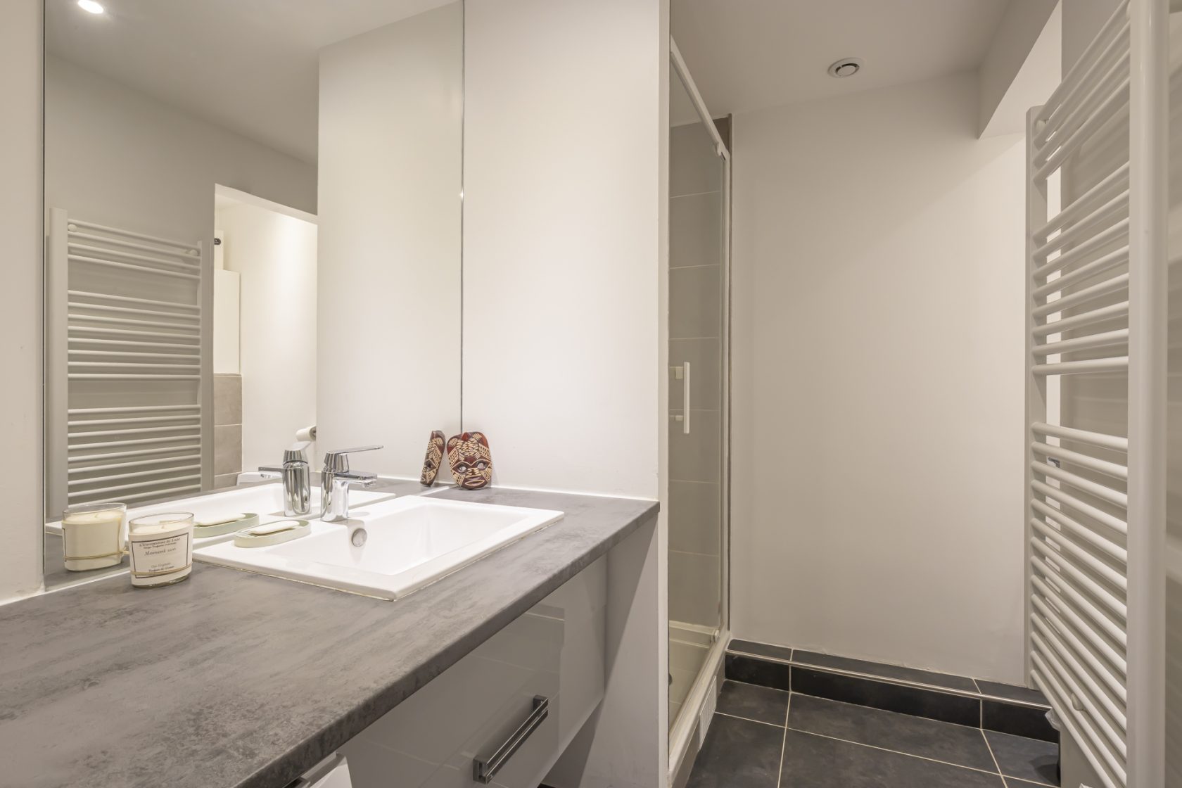 Appartement contemporain dans anciens bureaux
