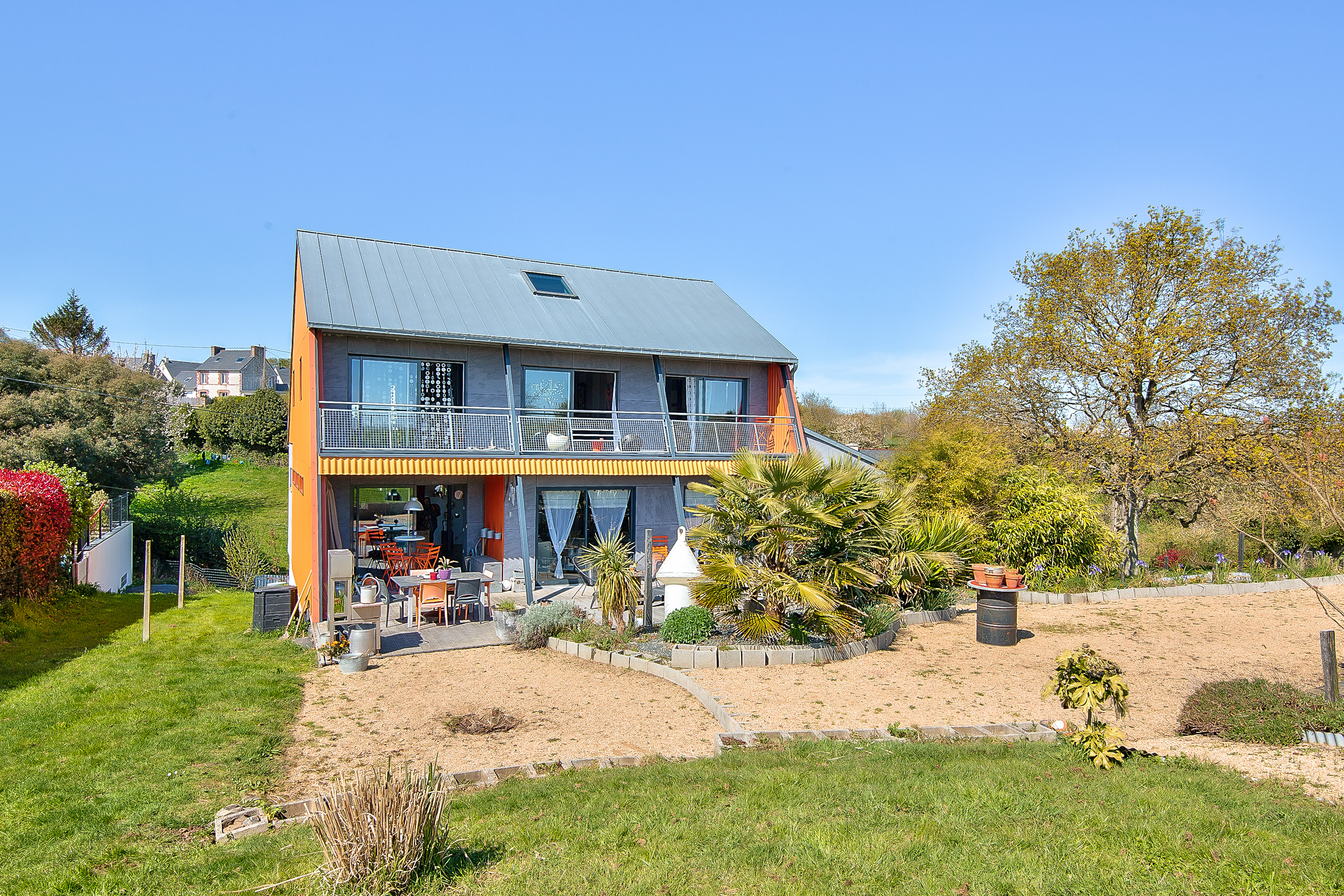 Loft house with garden