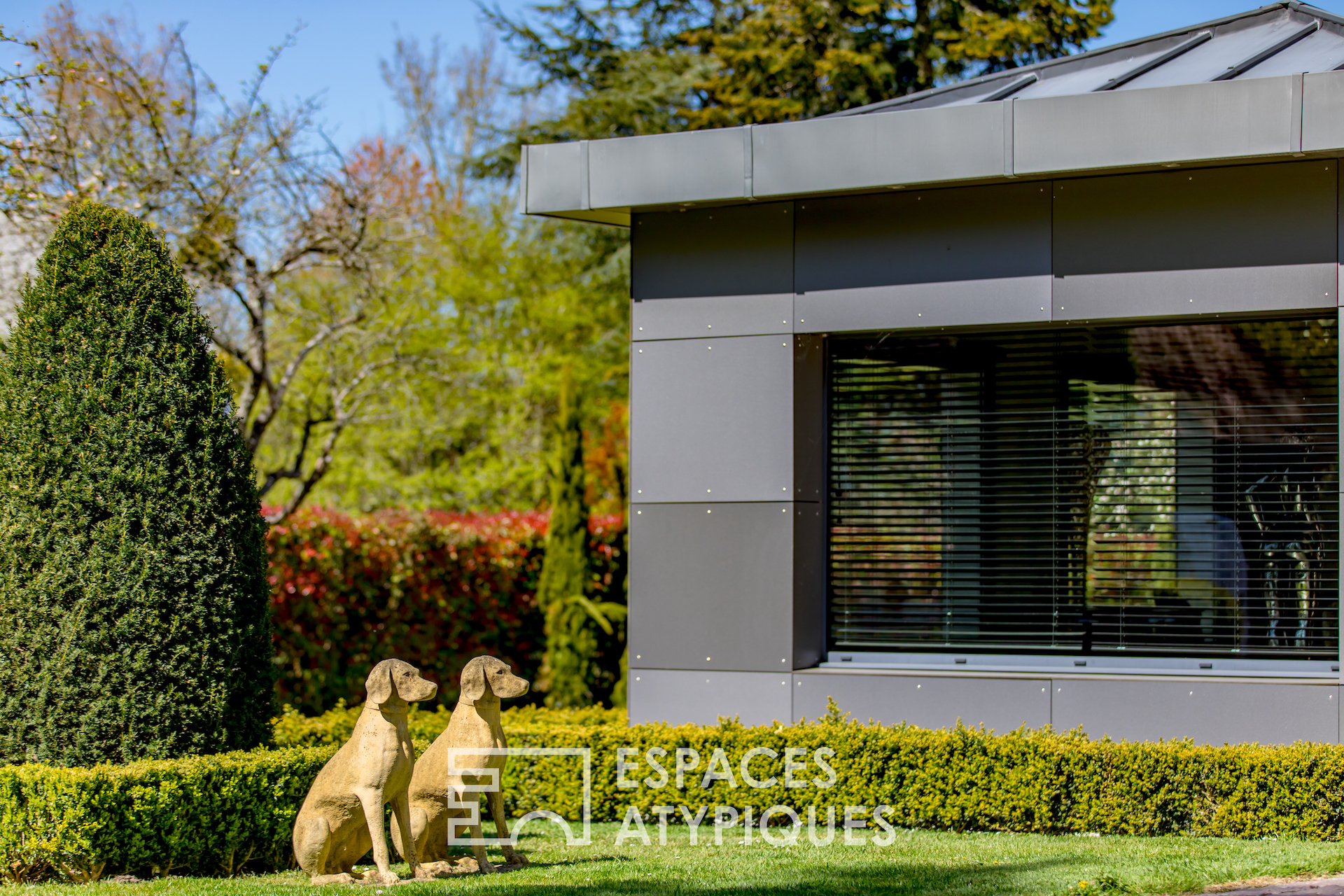 Demeure du 17ème siècle revisitée avec maison d’invités _ Esprit contemporain et d’exception