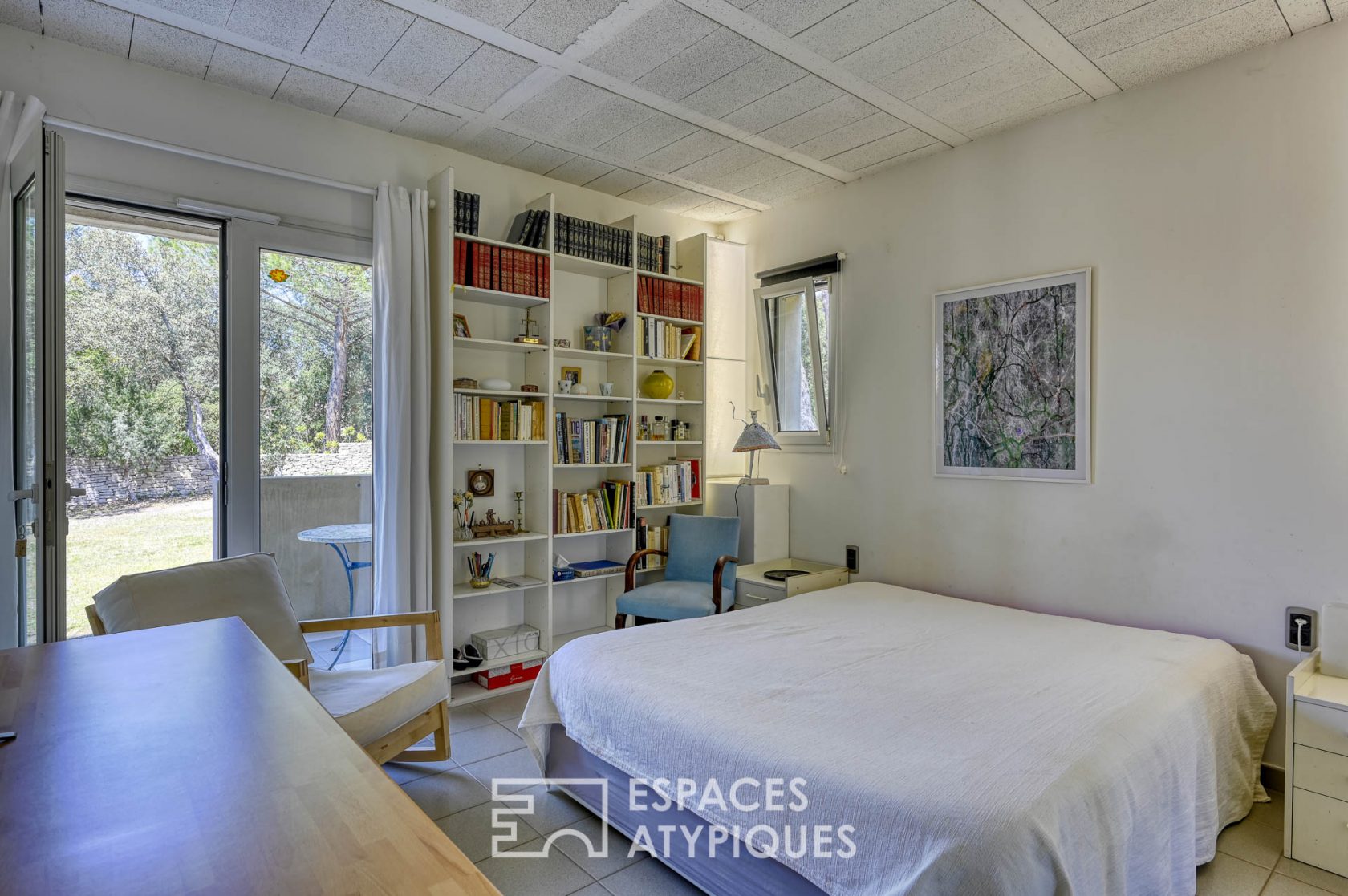 Exceptional property and its indoor swimming pool