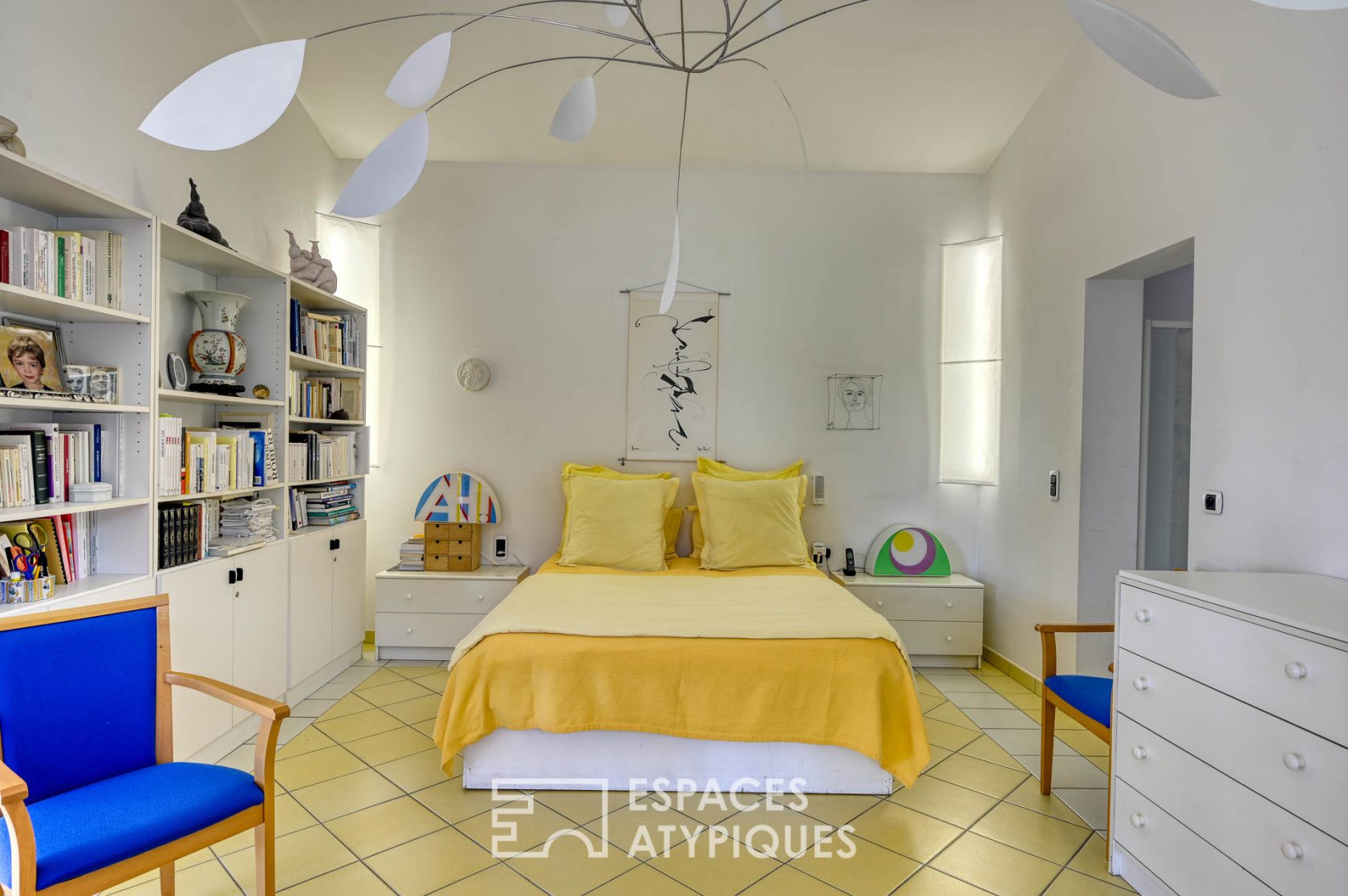 Exceptional property and its indoor swimming pool