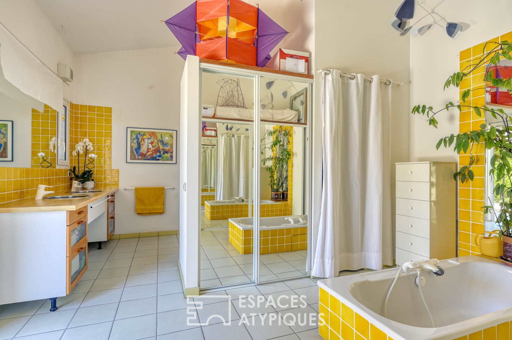 Exceptional property and its indoor swimming pool