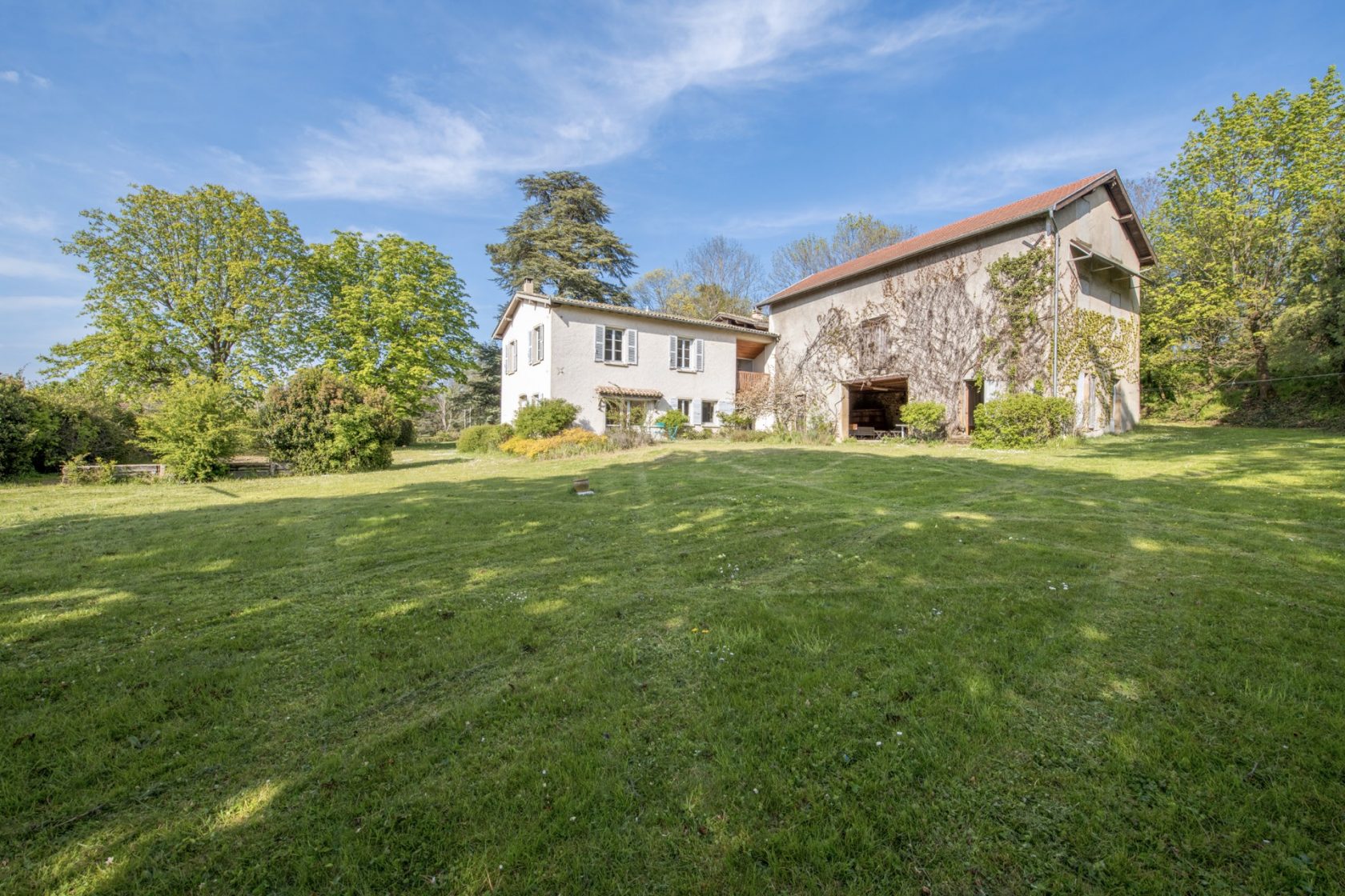 Ancienne ferme du 19e siècle avec vue panoramique sur la campagne