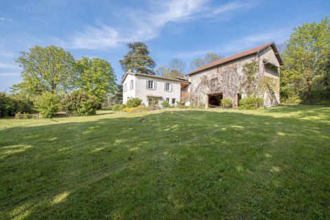 Ancienne ferme du 19e siècle avec vue panoramique sur la campagne