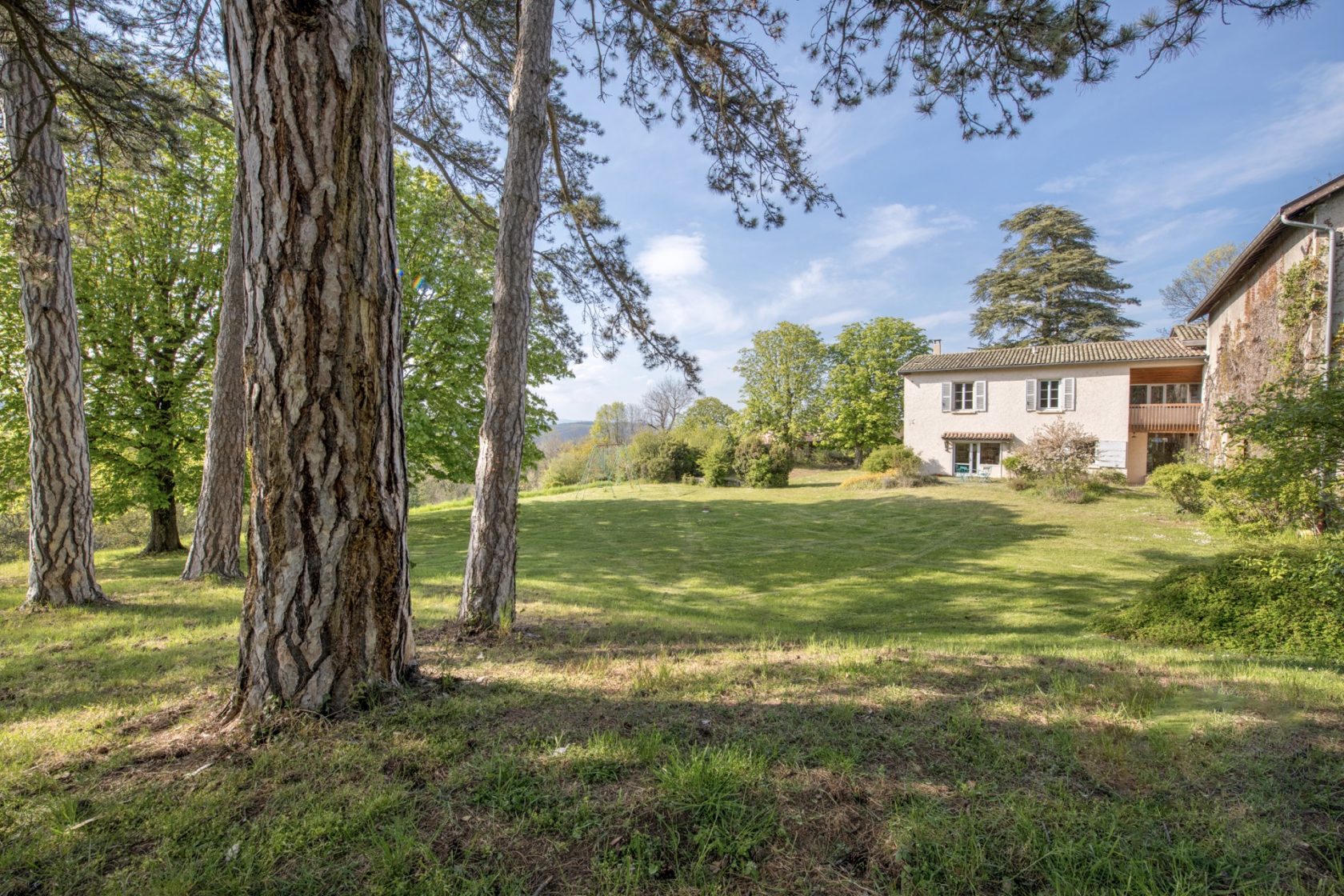 Ancienne ferme du 19e siècle avec vue panoramique sur la campagne