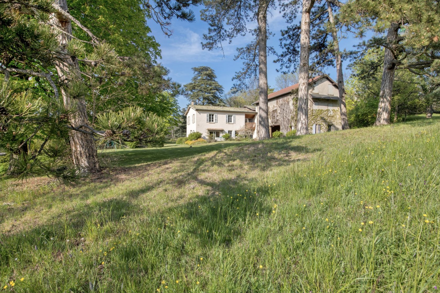 Ancienne ferme du 19e siècle avec vue panoramique sur la campagne