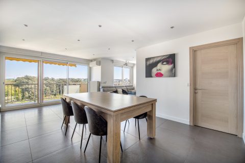 Appartement avec vue et terrasse rénové par architecte