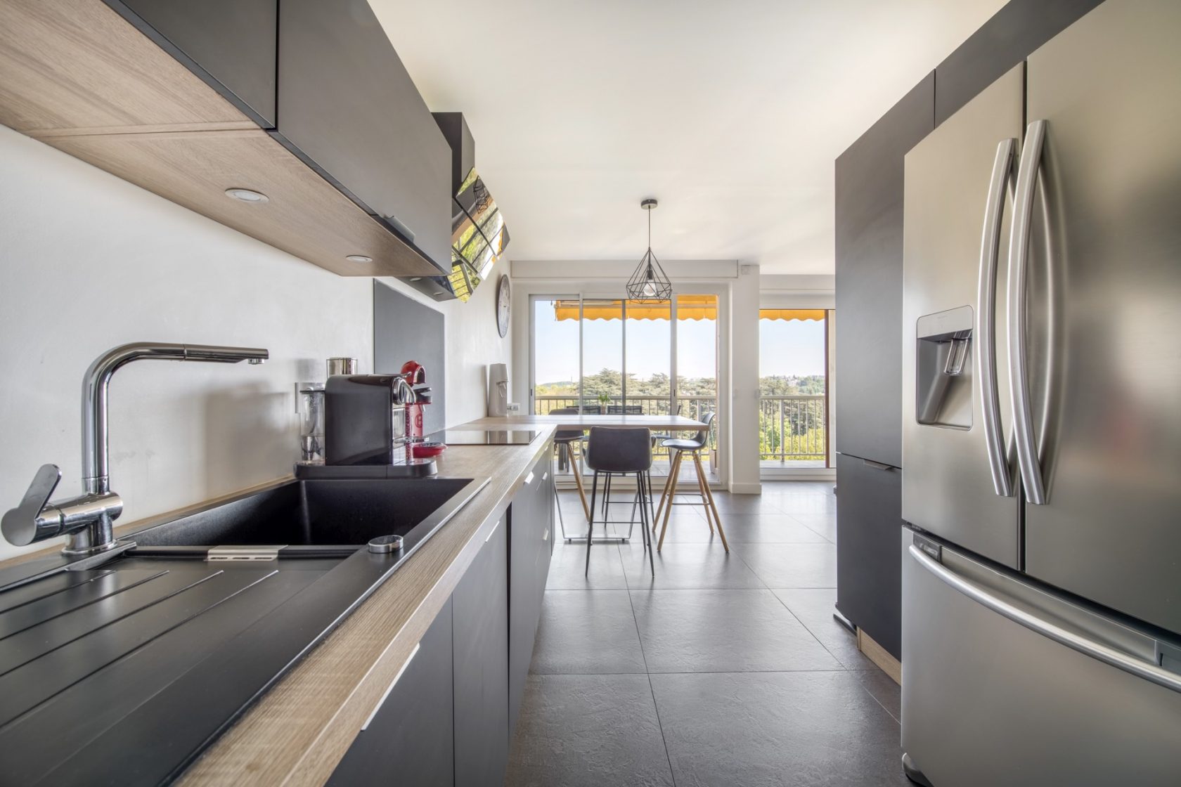 Appartement avec vue et terrasse rénové par architecte