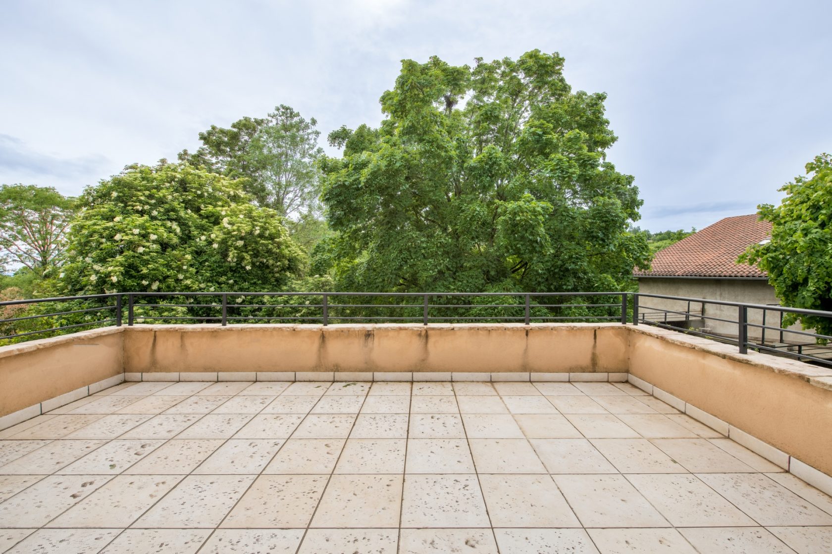 Ancien corps de ferme réhabilité avec jardin