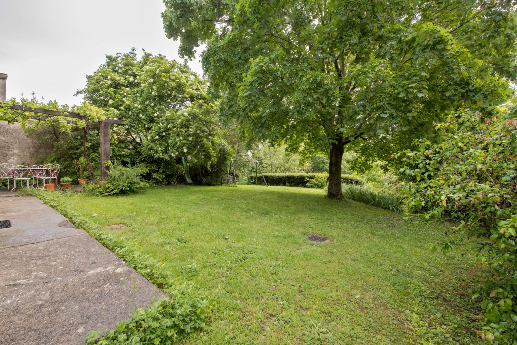 Ancien corps de ferme réhabilité avec jardin
