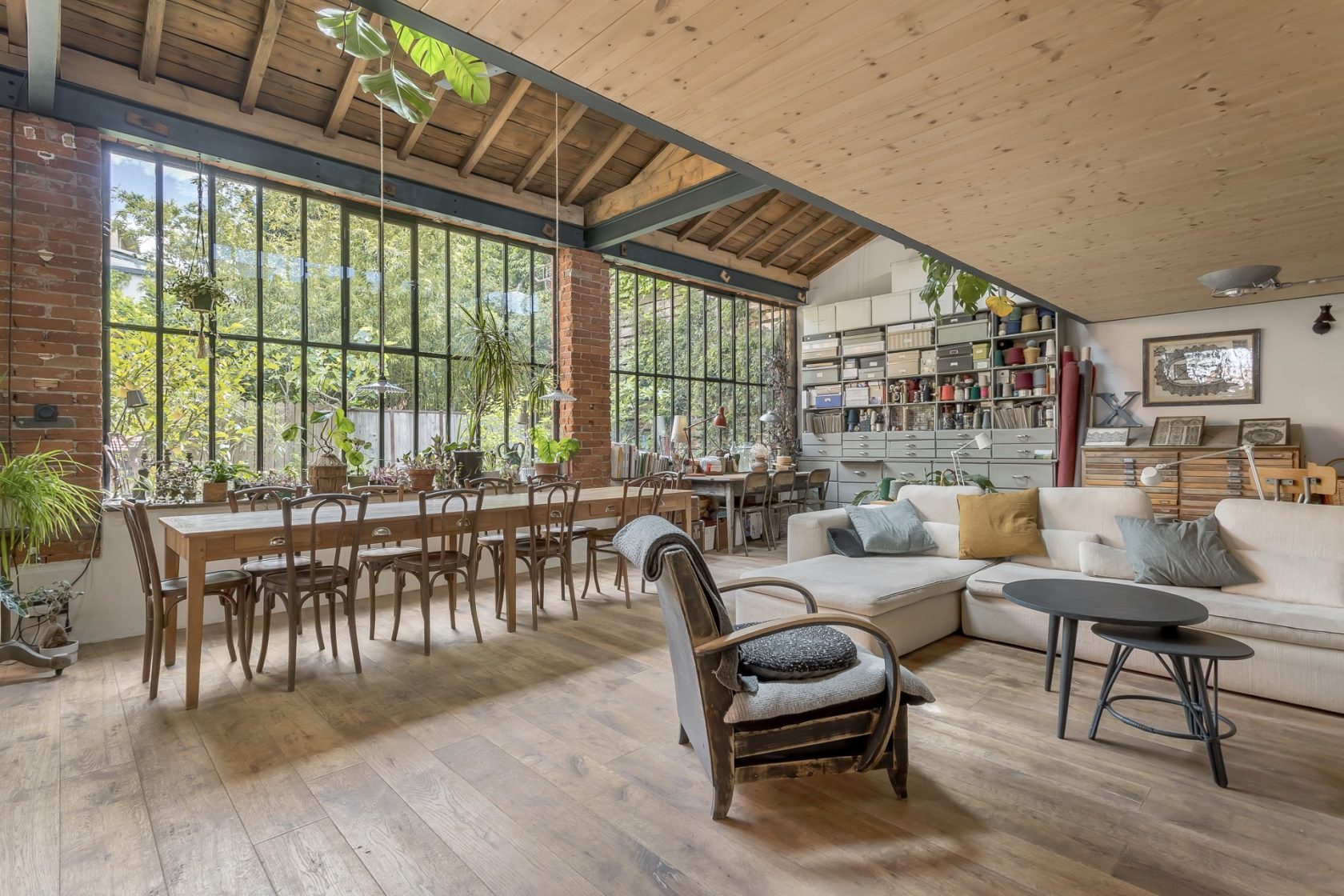 Loft dans un ancien garage avec terrasse et jardin