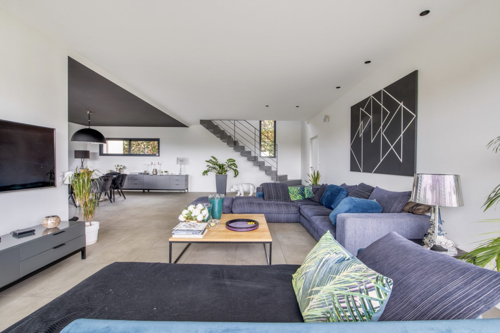 Villa contemporaine avec piscine et vue