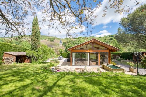 Maison lumineuse avec terrain constructible