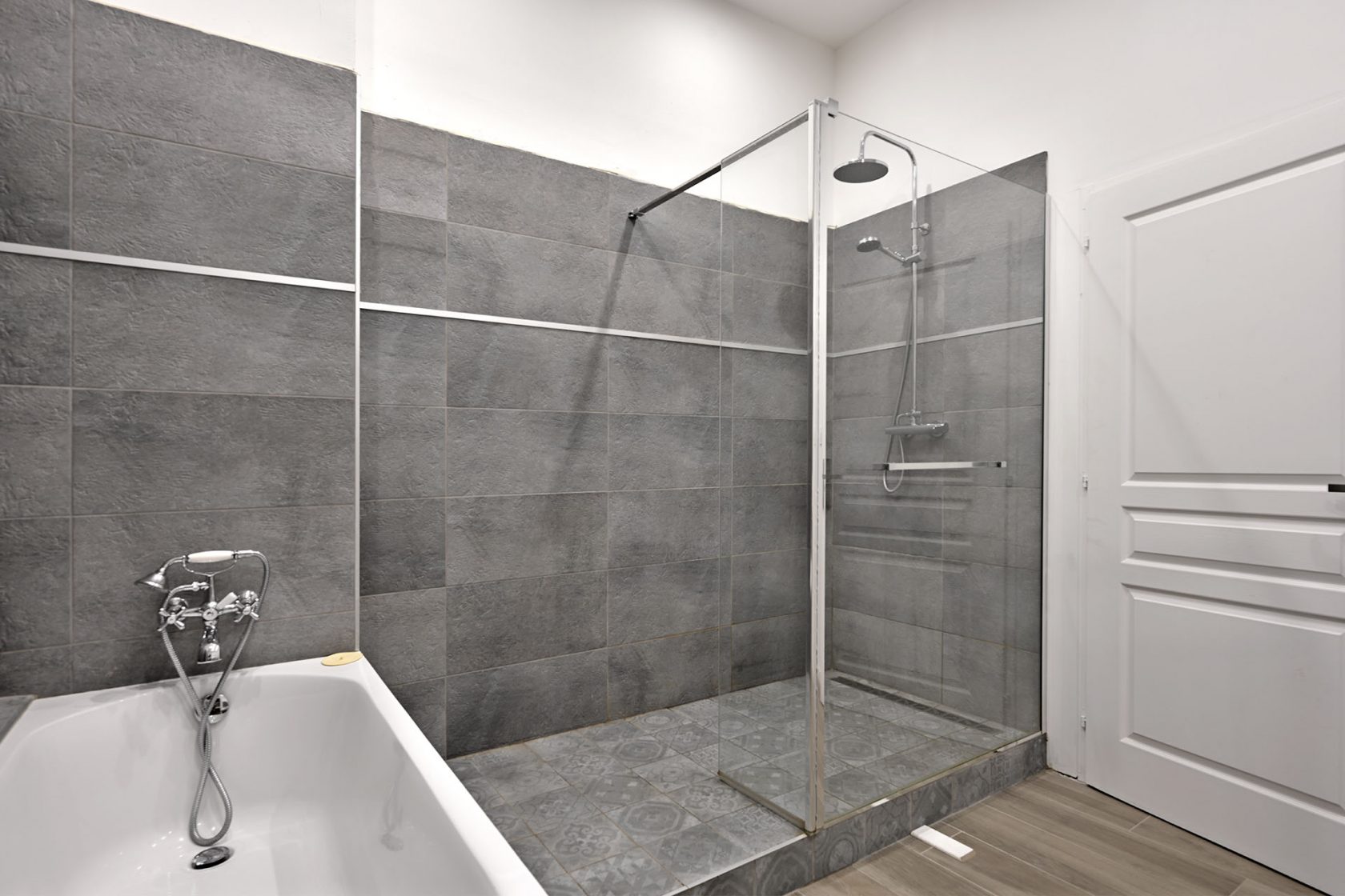 “Modular” Haussmannian apartment in the heart of Nimes