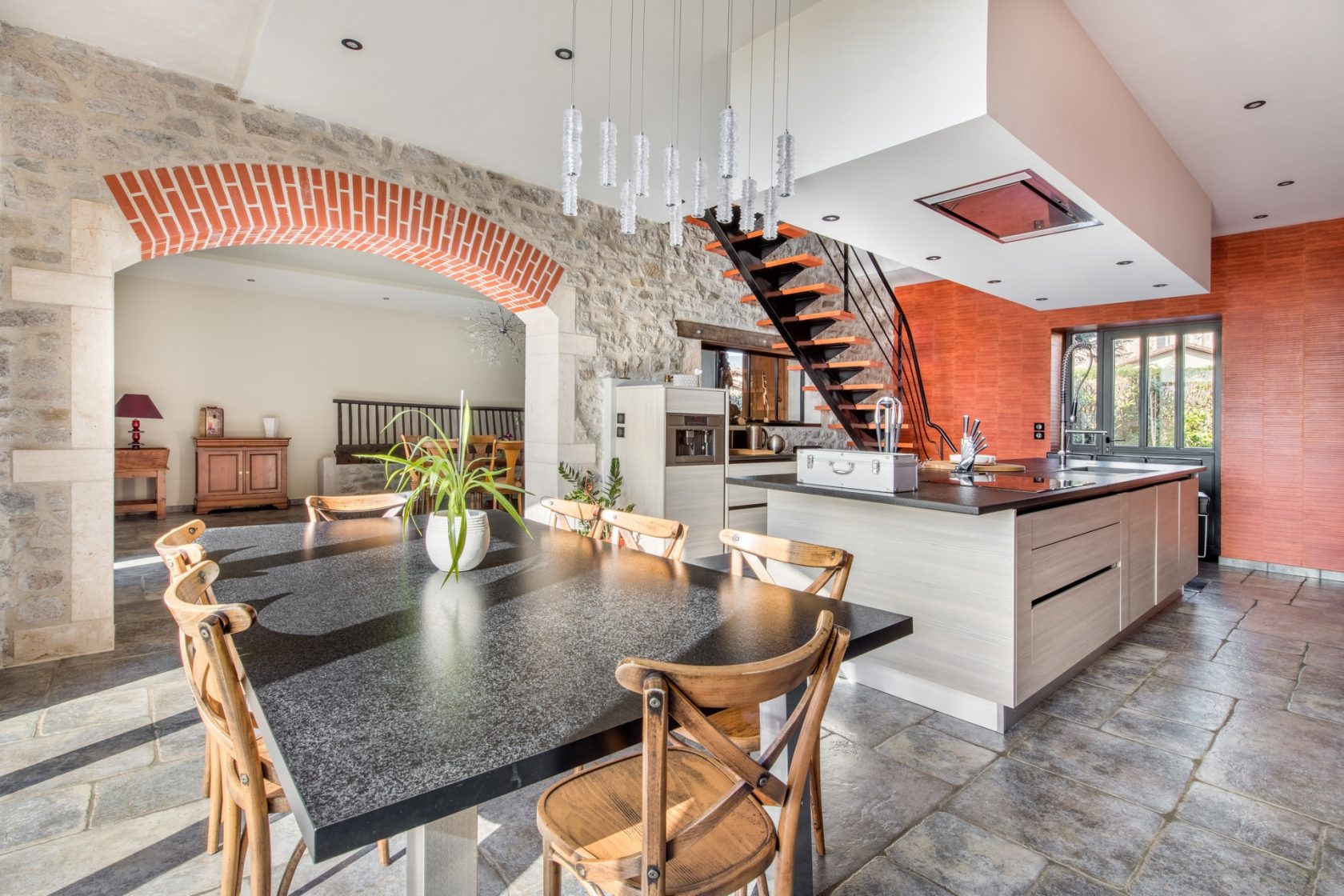 Old renovated farmhouse with garden and swimming pool in the heart of Beaujolais.