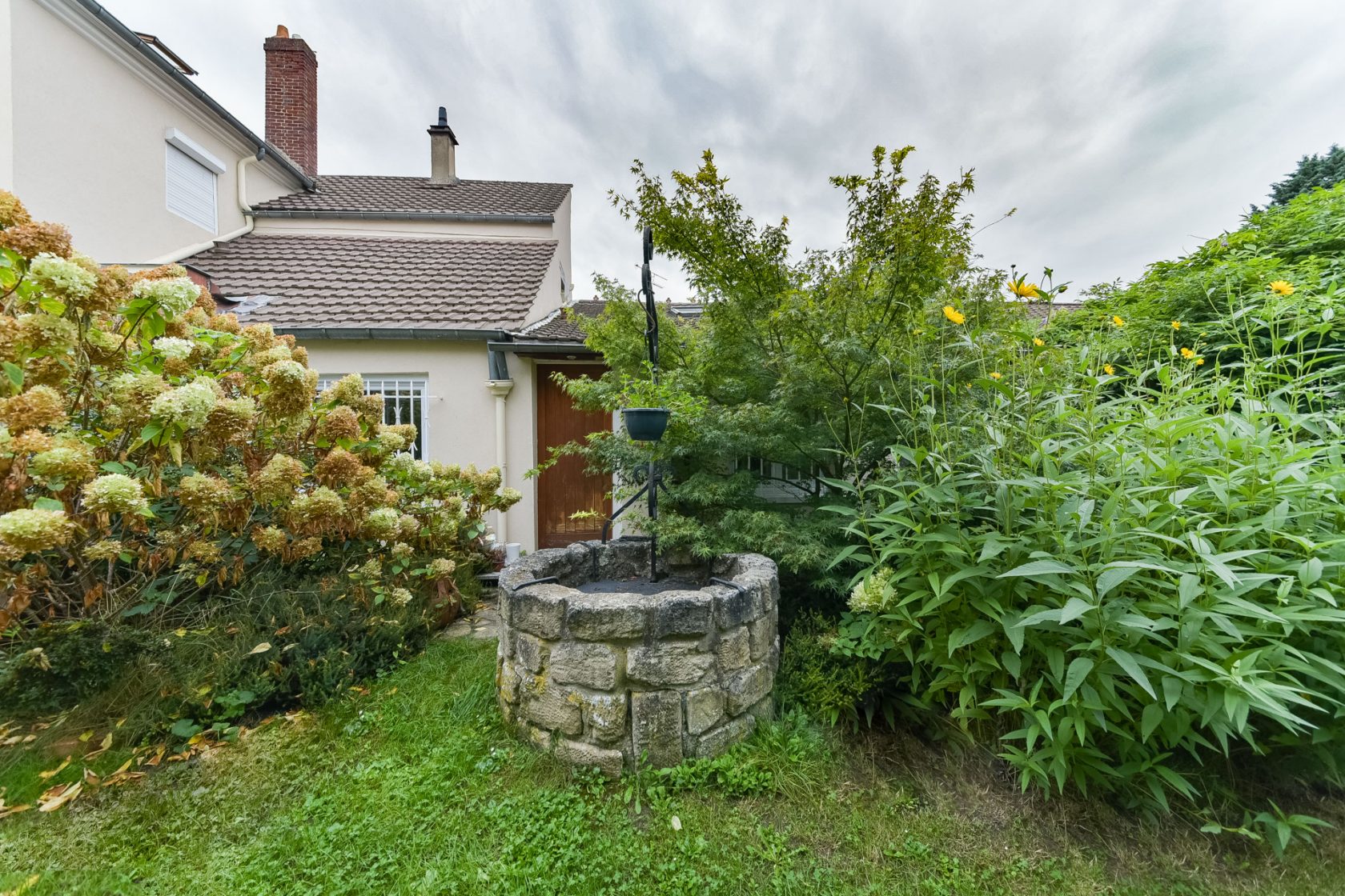 Former bistro and its cellar converted into a family home