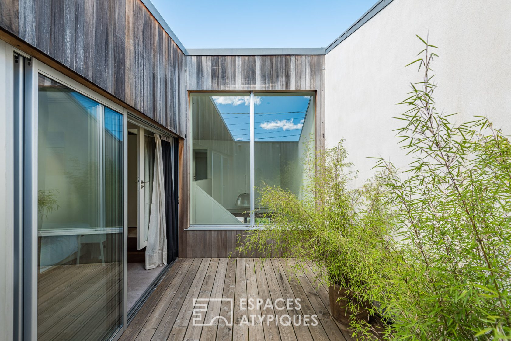 Maison d’architecte bois et métal avec piscine