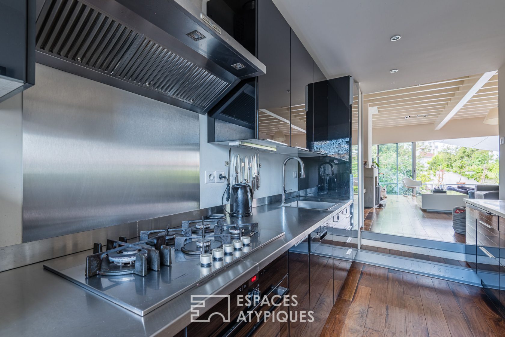 Maison d’architecte bois et métal avec piscine
