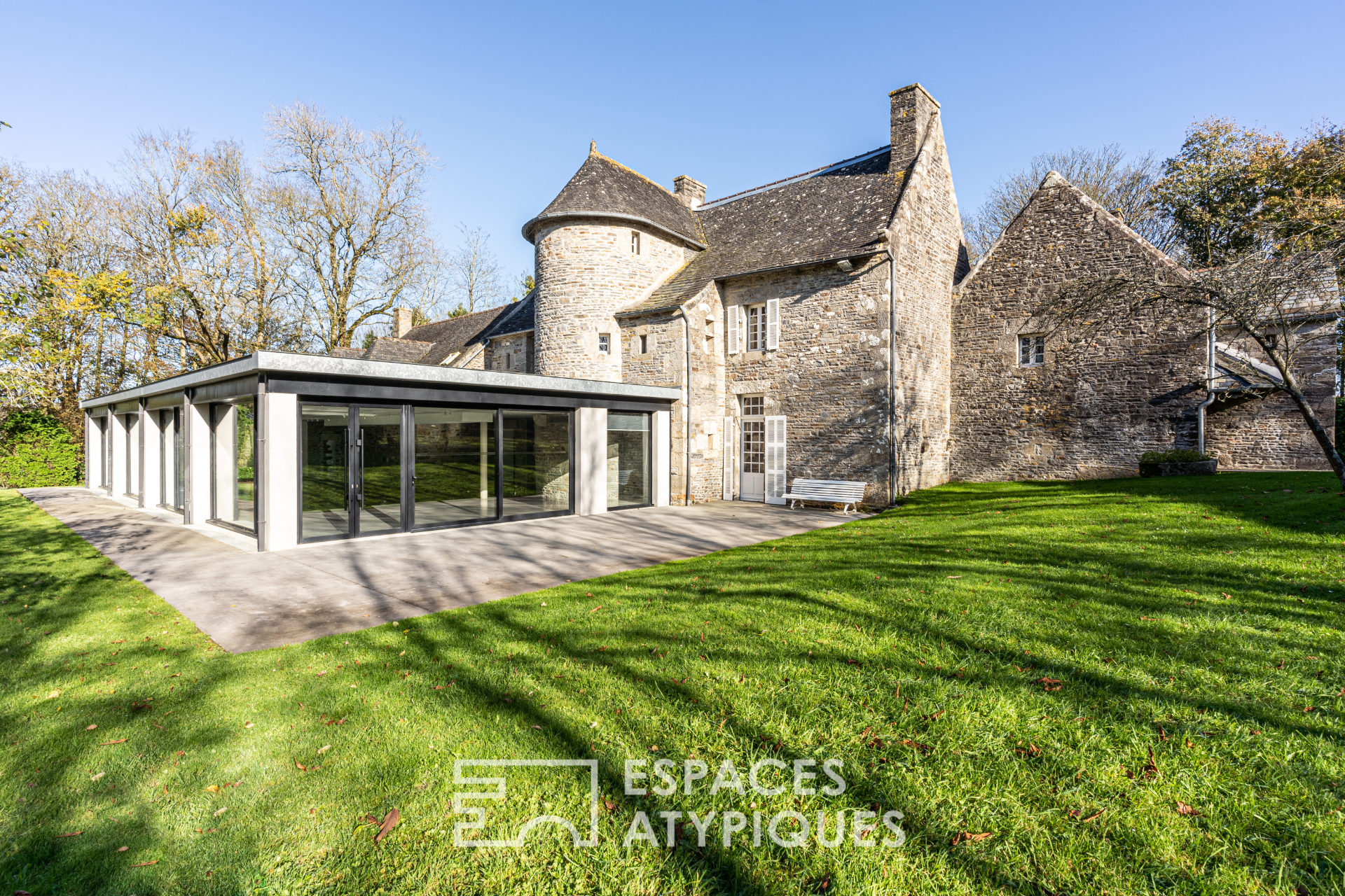 16th century manor in its green and peaceful setting