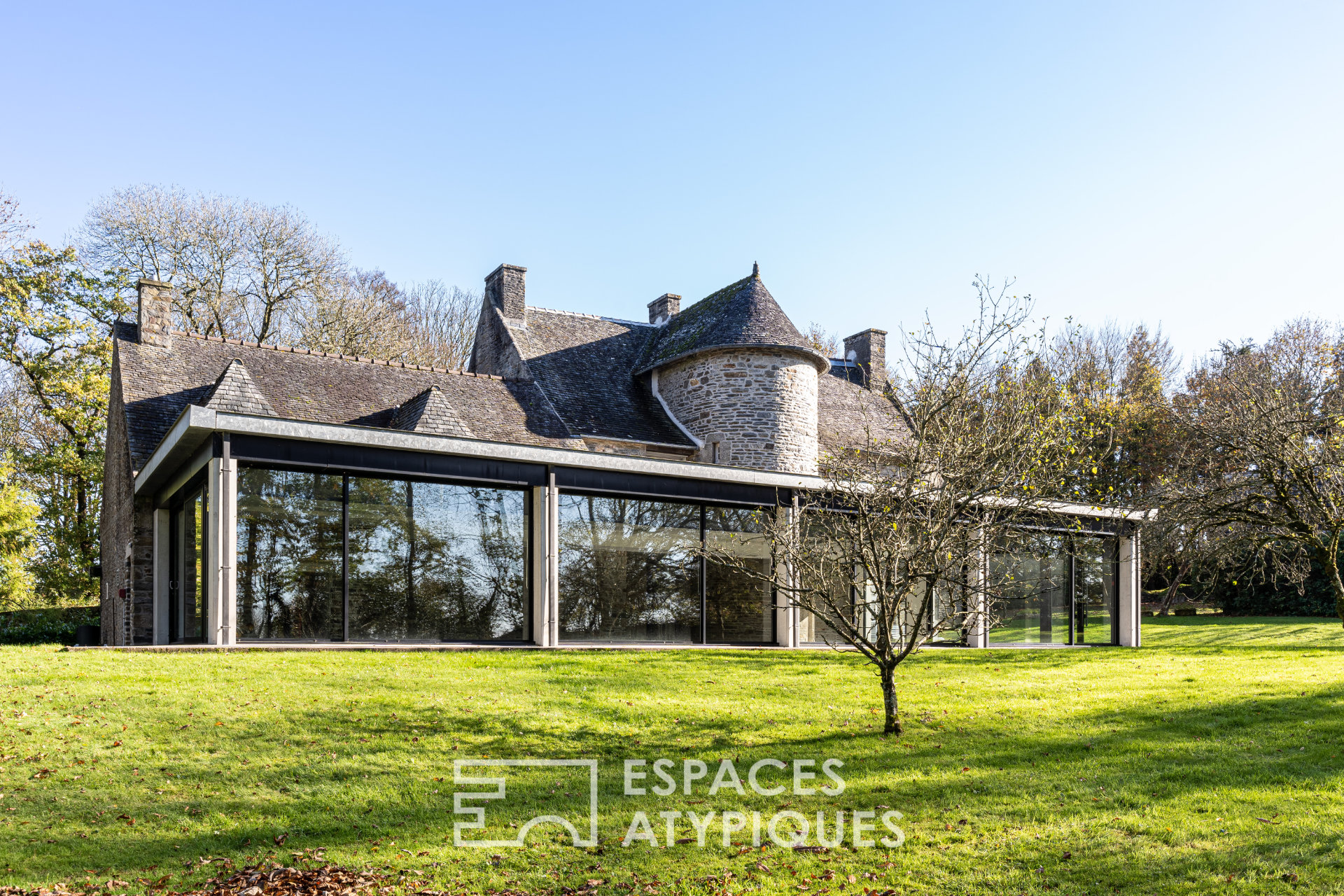 Manoir du XVIème siècle dans son écrin de verdure et de sérénité