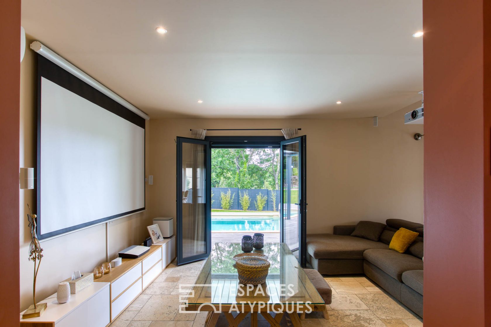 Contemporary house with great amenities