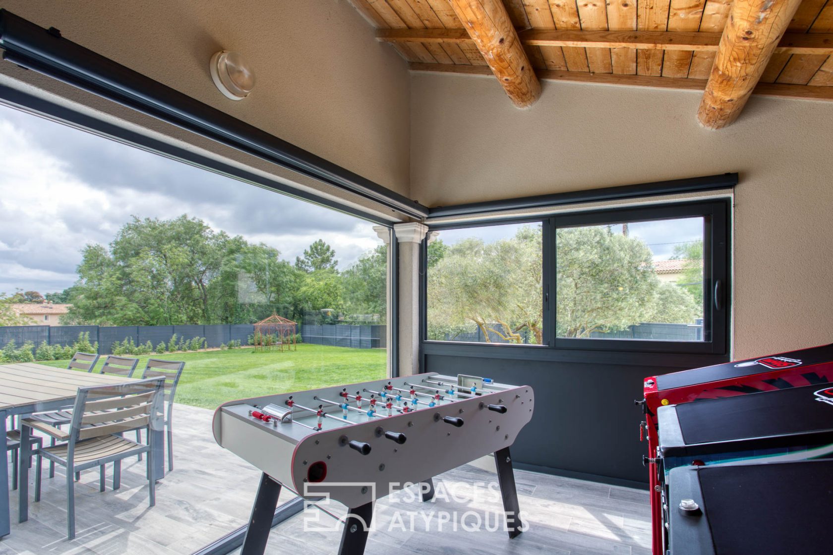 Contemporary house with great amenities