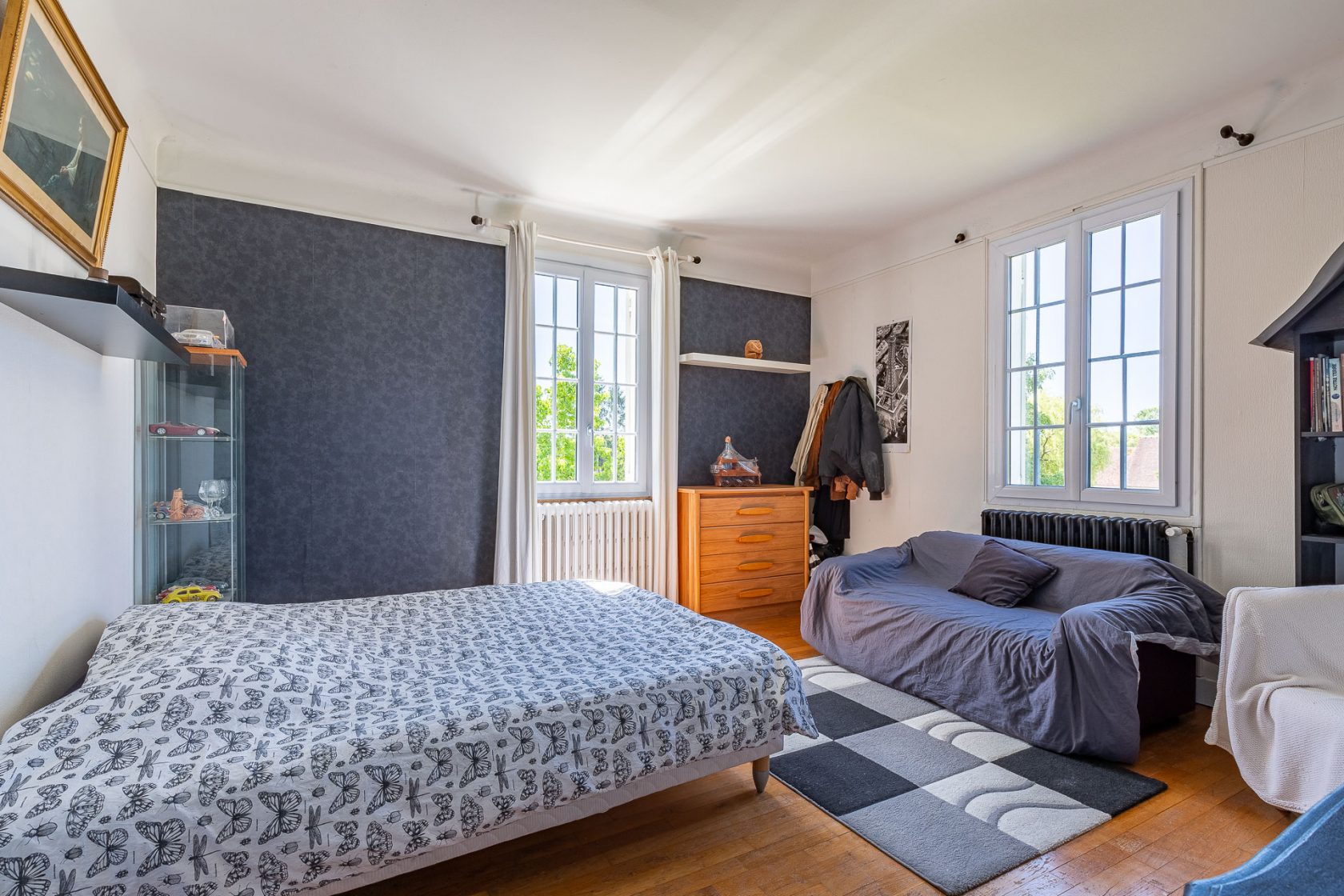 Beautiful property with garden, swimming pool and outbuildings
