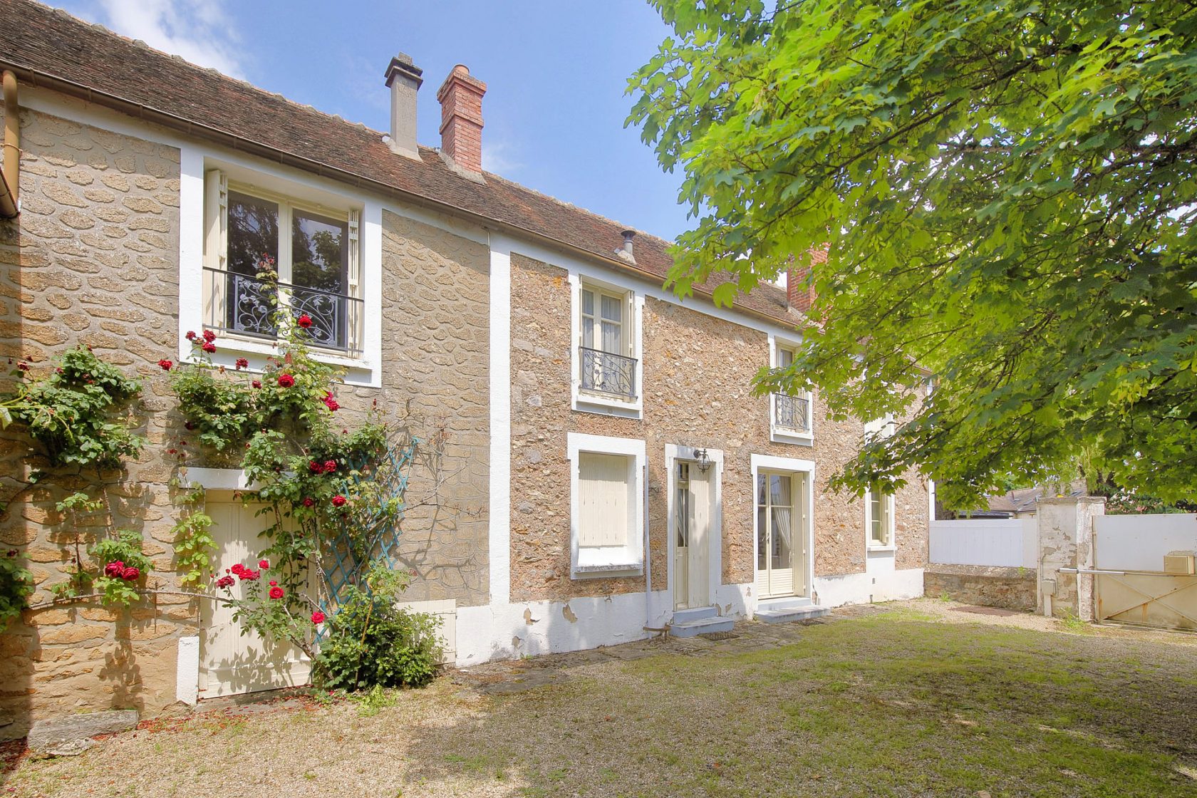 Belle maison de caractère à repenser avec jardin