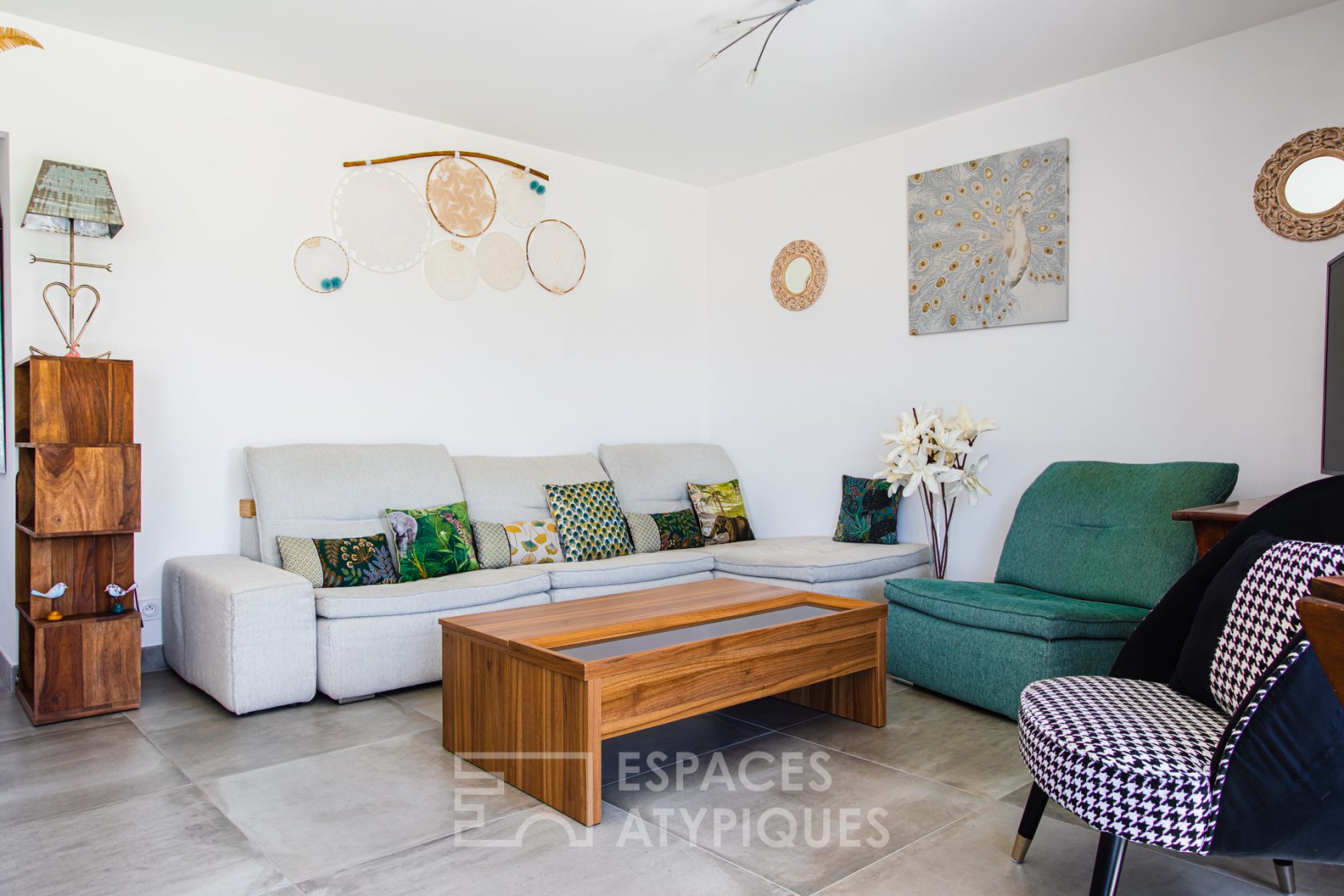 Contemporaine et son jardin provençal