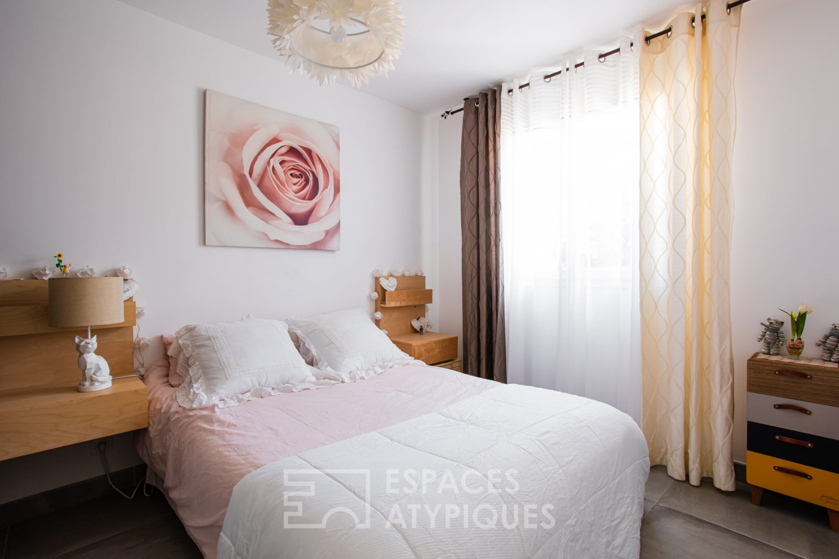 Contemporaine et son jardin provençal