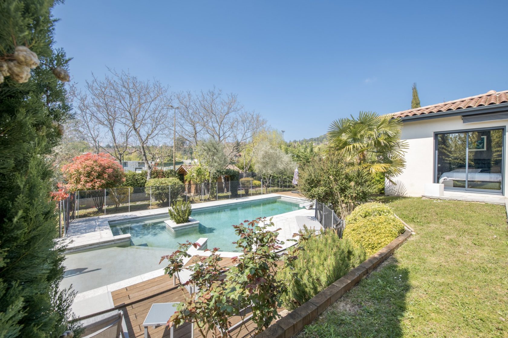 Maison contemporaine avec piscine