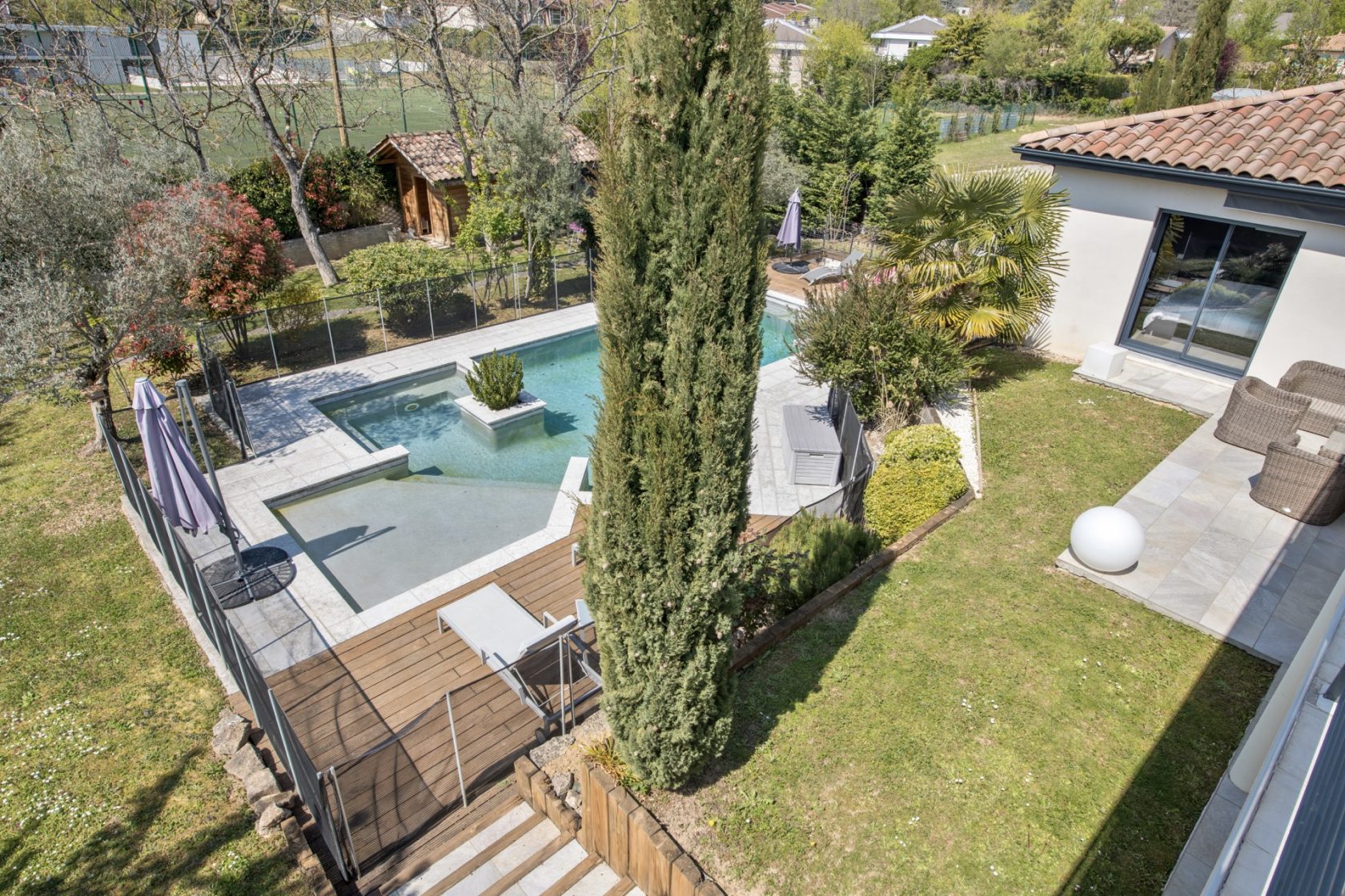 Maison contemporaine avec piscine