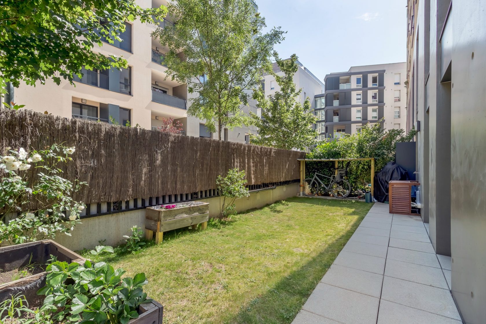 Duplex avec terrasse et jardin