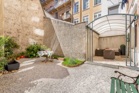 Canut avec terrasse à la Croix Rousse