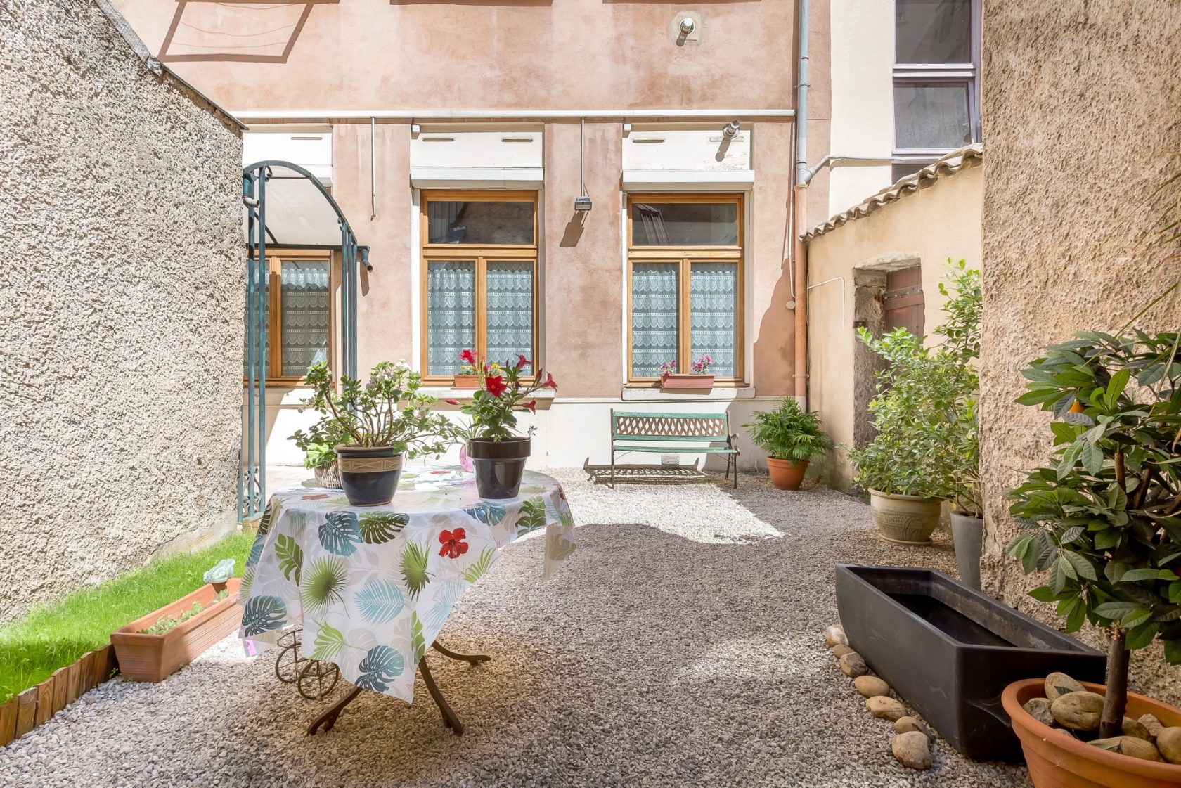Canut avec terrasse à la Croix Rousse