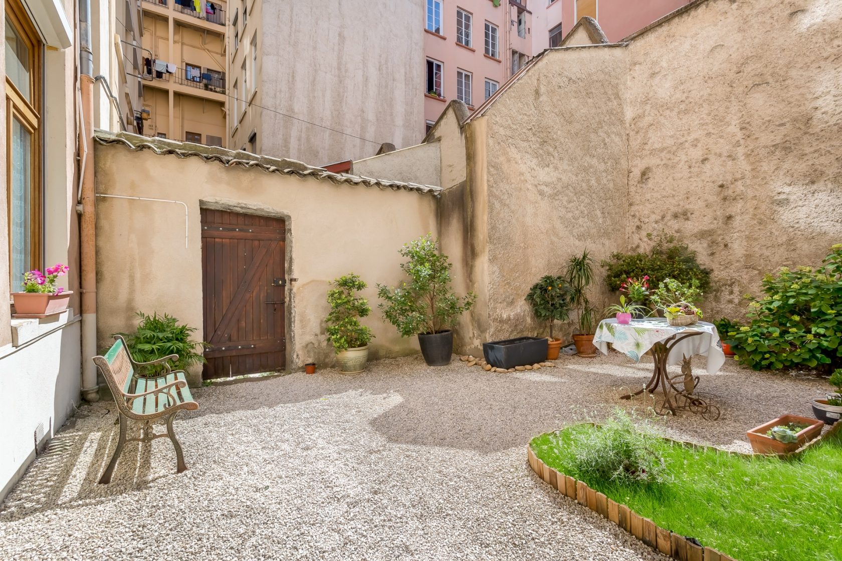 Canut avec terrasse à la Croix Rousse