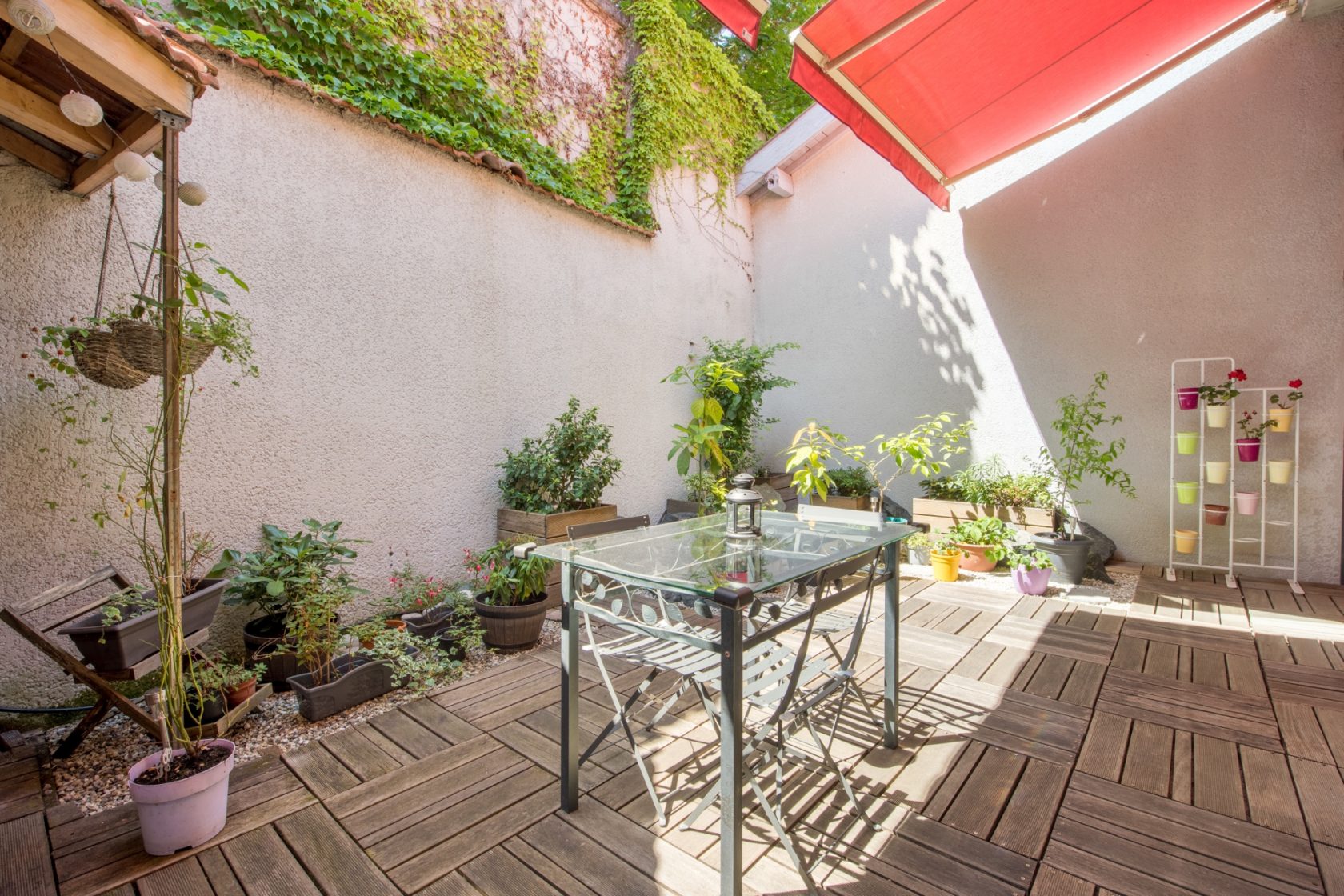 Loft rénové avec terrasse dans une ancienne usine automobile