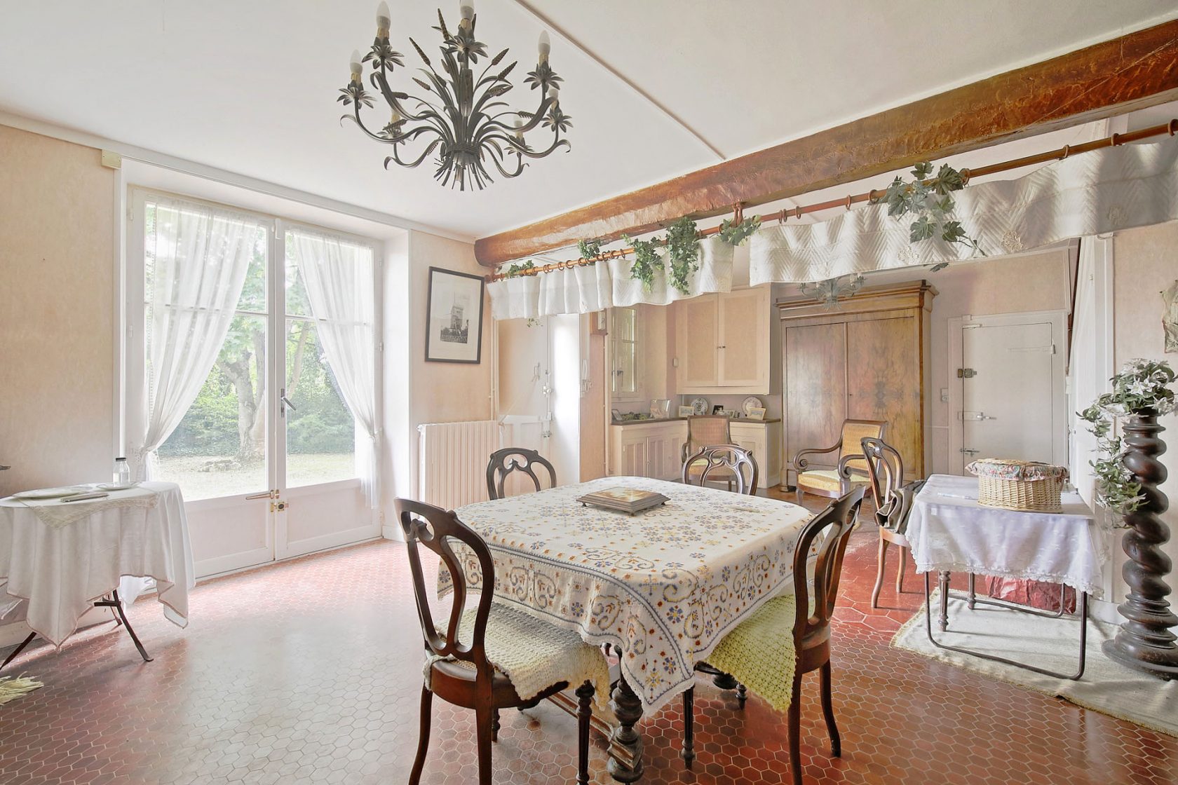 Belle maison de caractère à repenser avec jardin